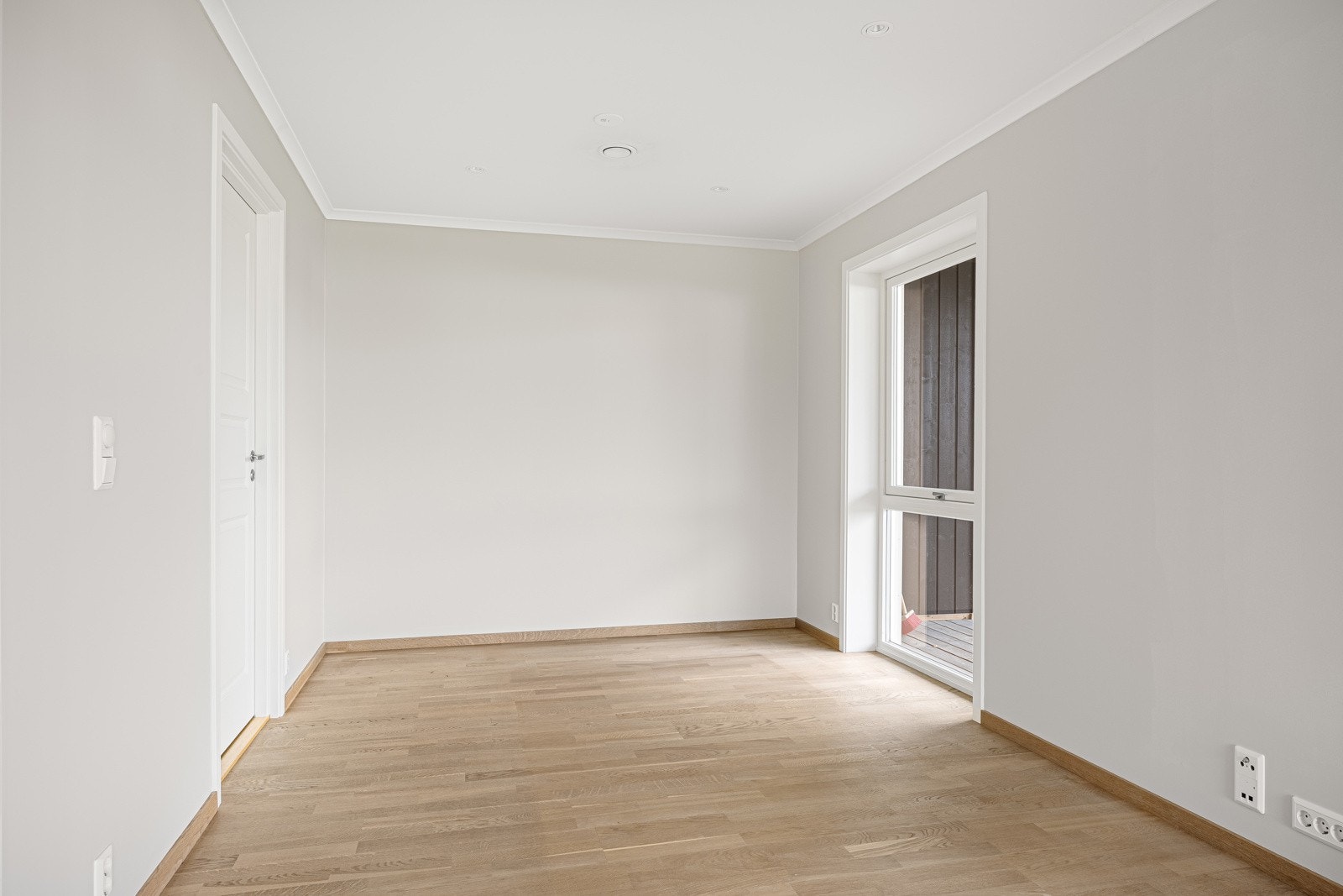 Den innerste delen av stuen var på opprinnelig plantegning et tredje soverom. Kan ved forholdsvis enkle grep tilbakeføres ved behov for et ekstra soverom Galleribilde