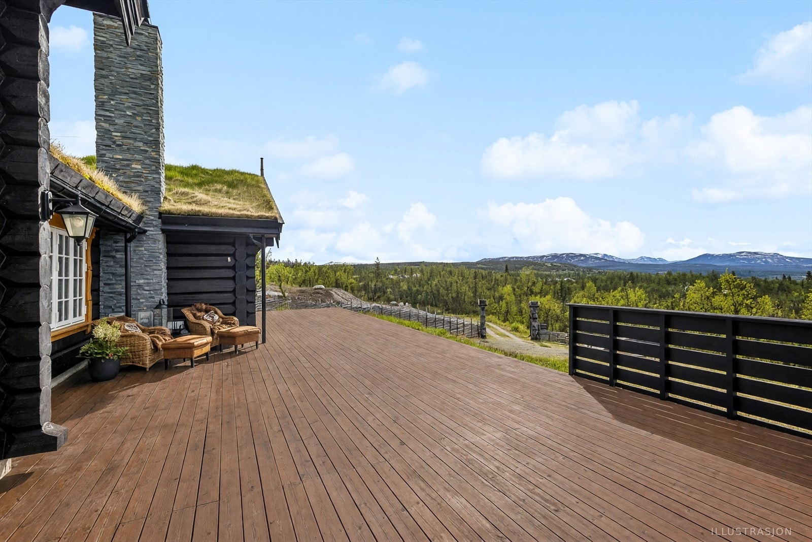 Med vid og vakker utsikt utover Vasetområdet, til Ålfjell, Syndin, Bitihorn og til flere fjell i Jotunheimen, finner du denne flotte eiendommen i Skørvestølvegen 134. Galleribilde