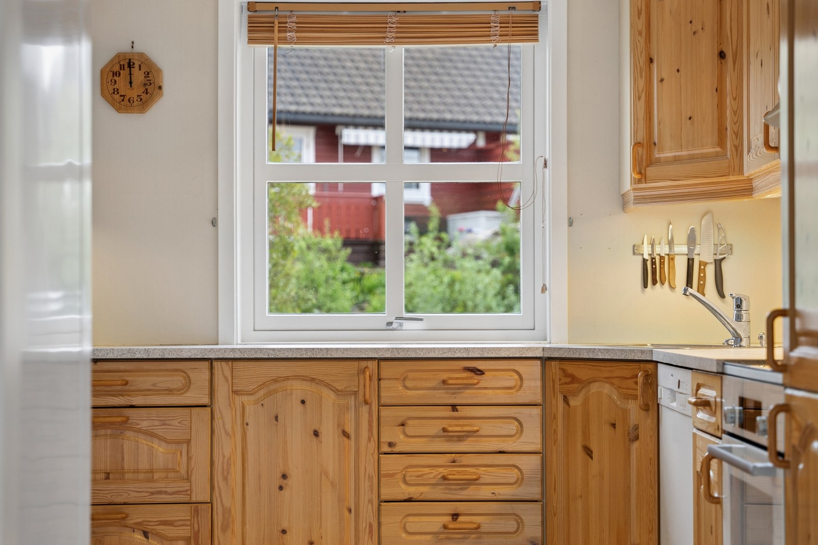 Kjøkkenventilator med avtrekk ut. Galleribilde