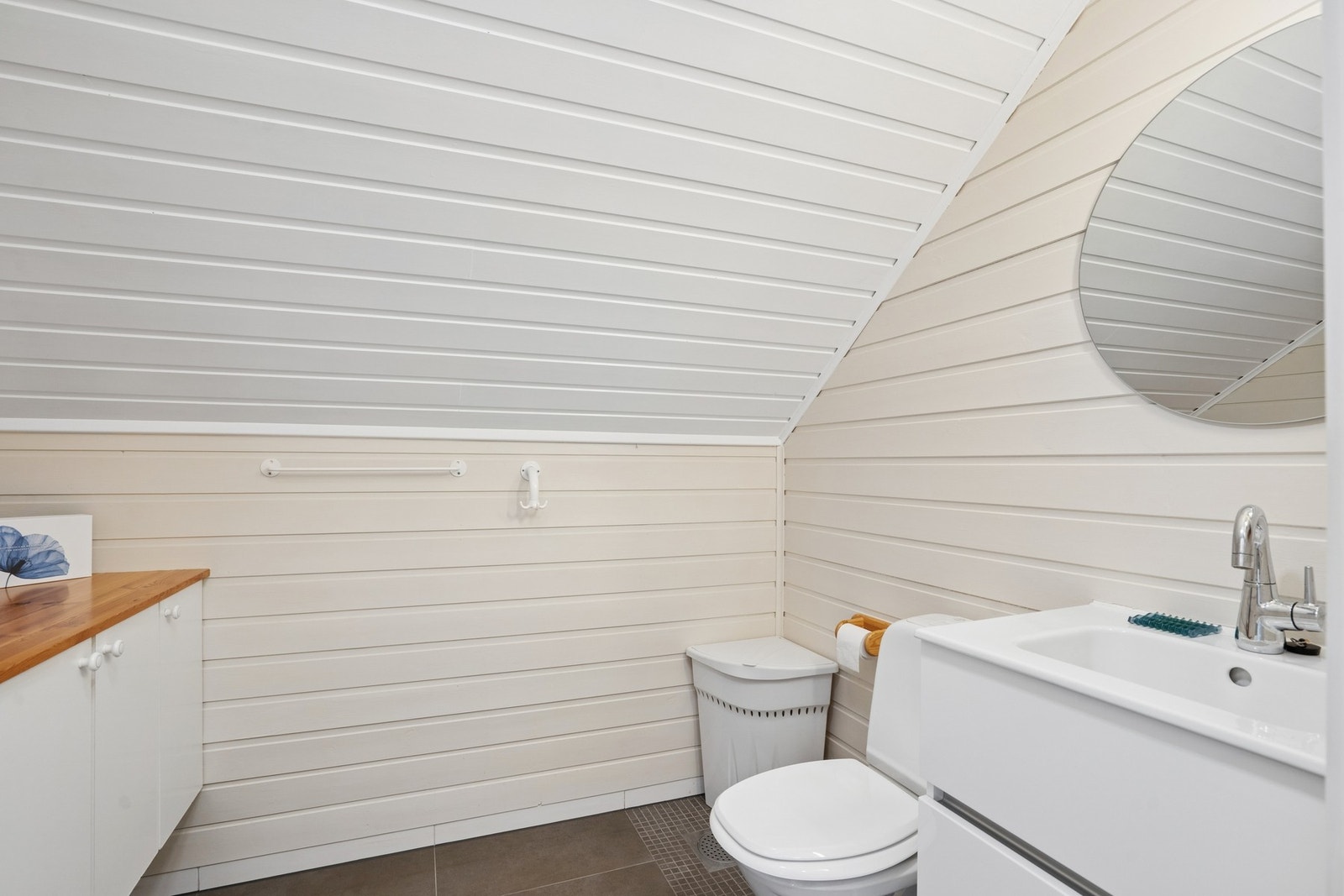 Badet på loftet er oppgradert i 2019. Galleribilde