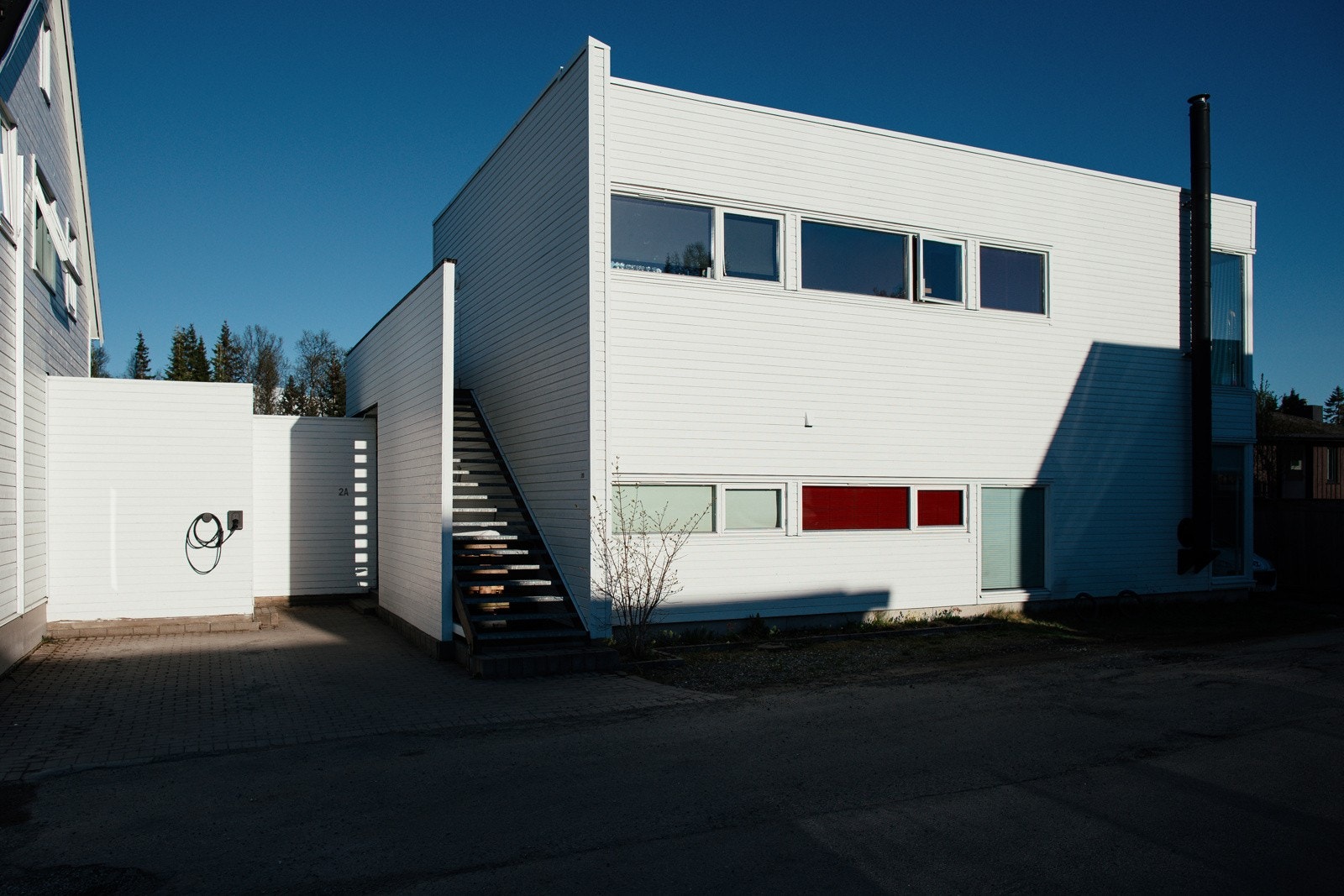 Det medfølger en fast parkeringsplass, som er plassert like ved trappeoppgangen. Selgers private foto