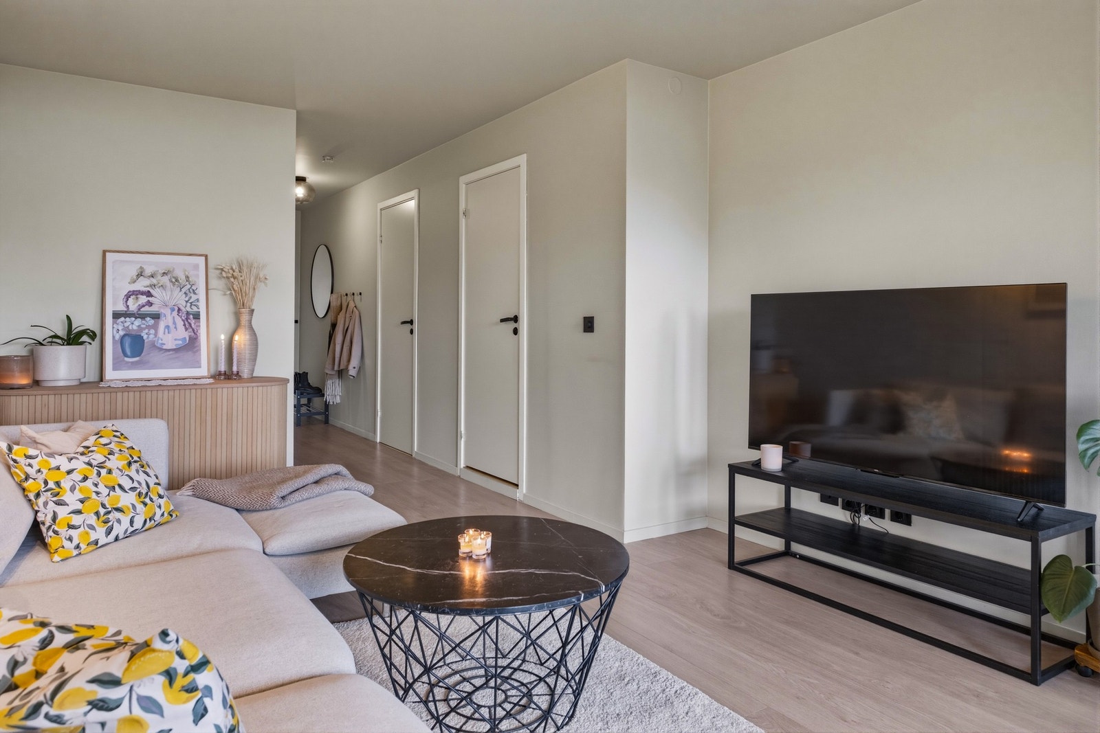 God plass til sofagruppe. Galleribilde