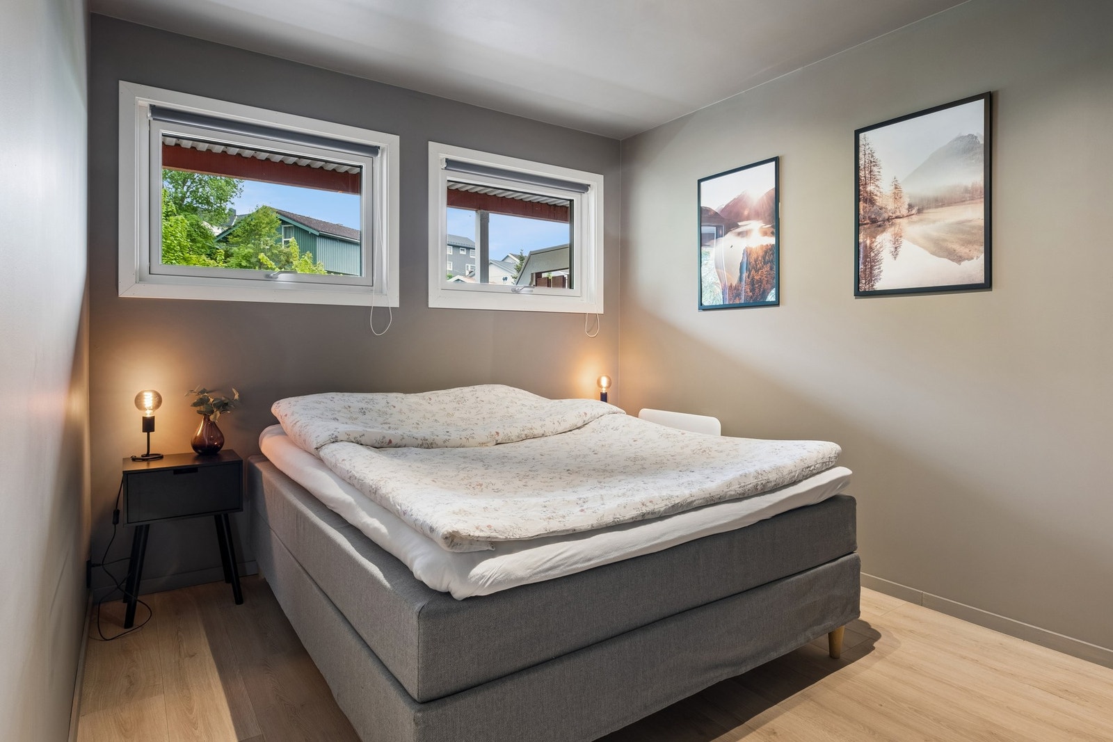 Soverom med god plass til dobbeltseng. Galleribilde