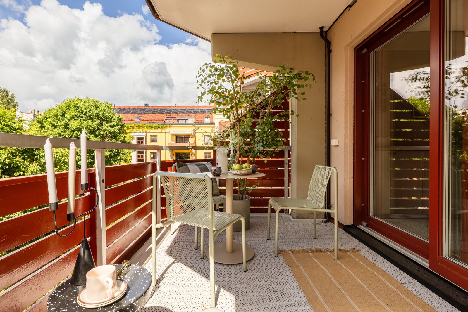 God plass til trivelig sittegruppe og eventuelt en grill om ønskelig. Galleribilde