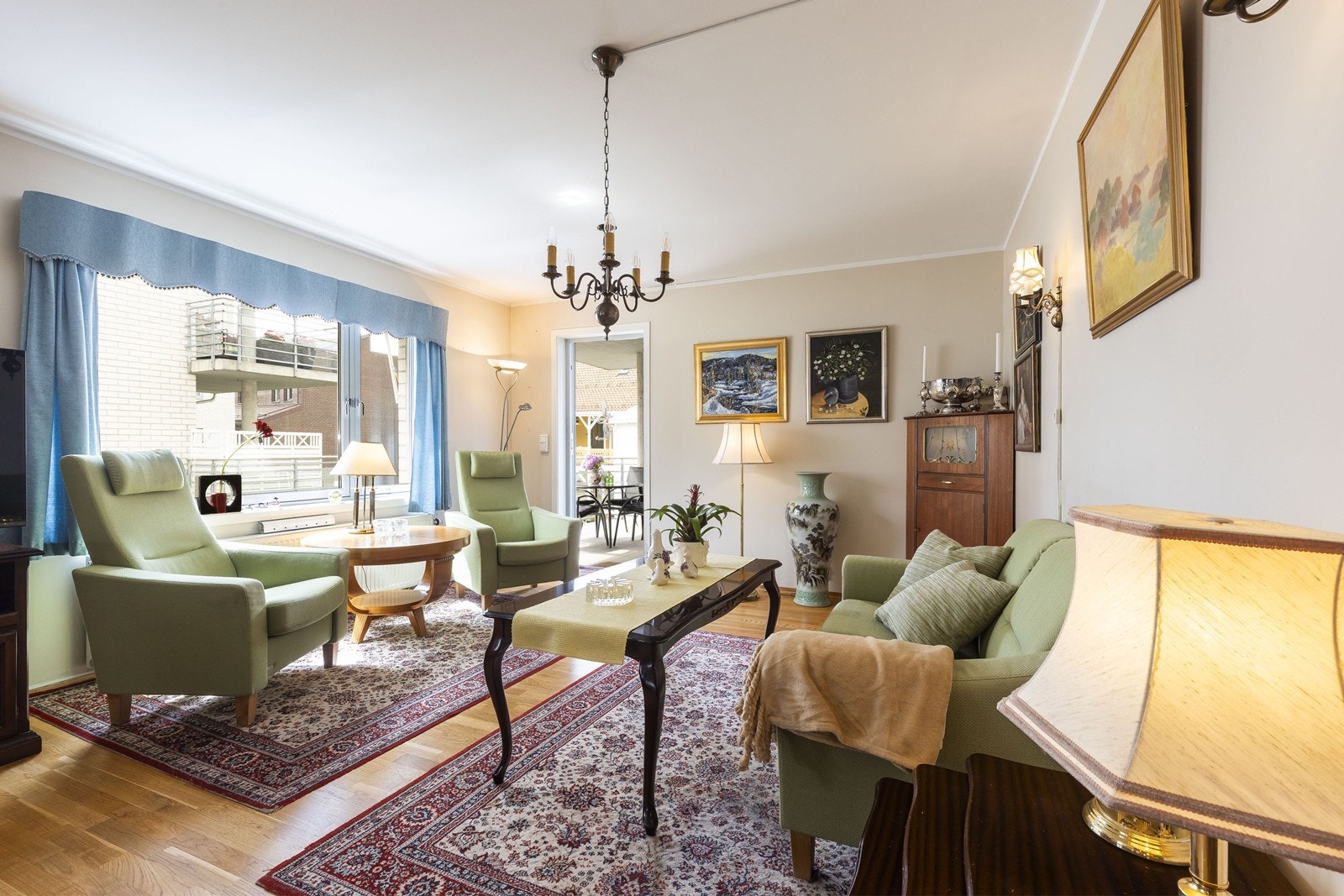 Utgang til veranda fra stue Galleribilde