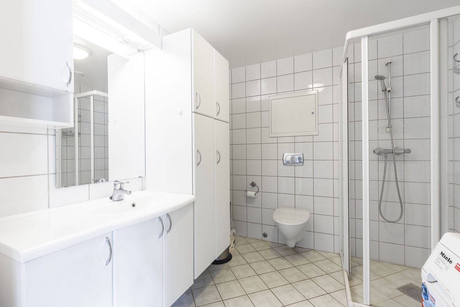 Fliselagt bad/vaskerom Galleribilde