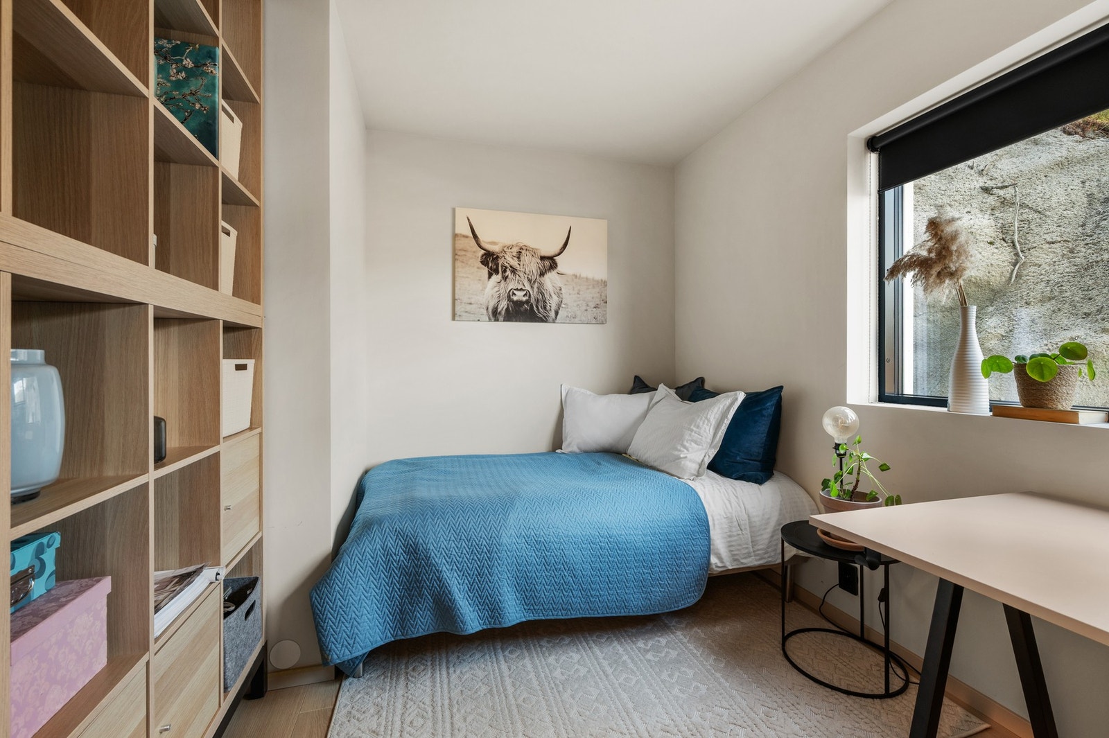 Gjesterom/kontor - 8,5 m². Koselig og funksjonelt med god lagringsplass og naturlig lys. Galleribilde