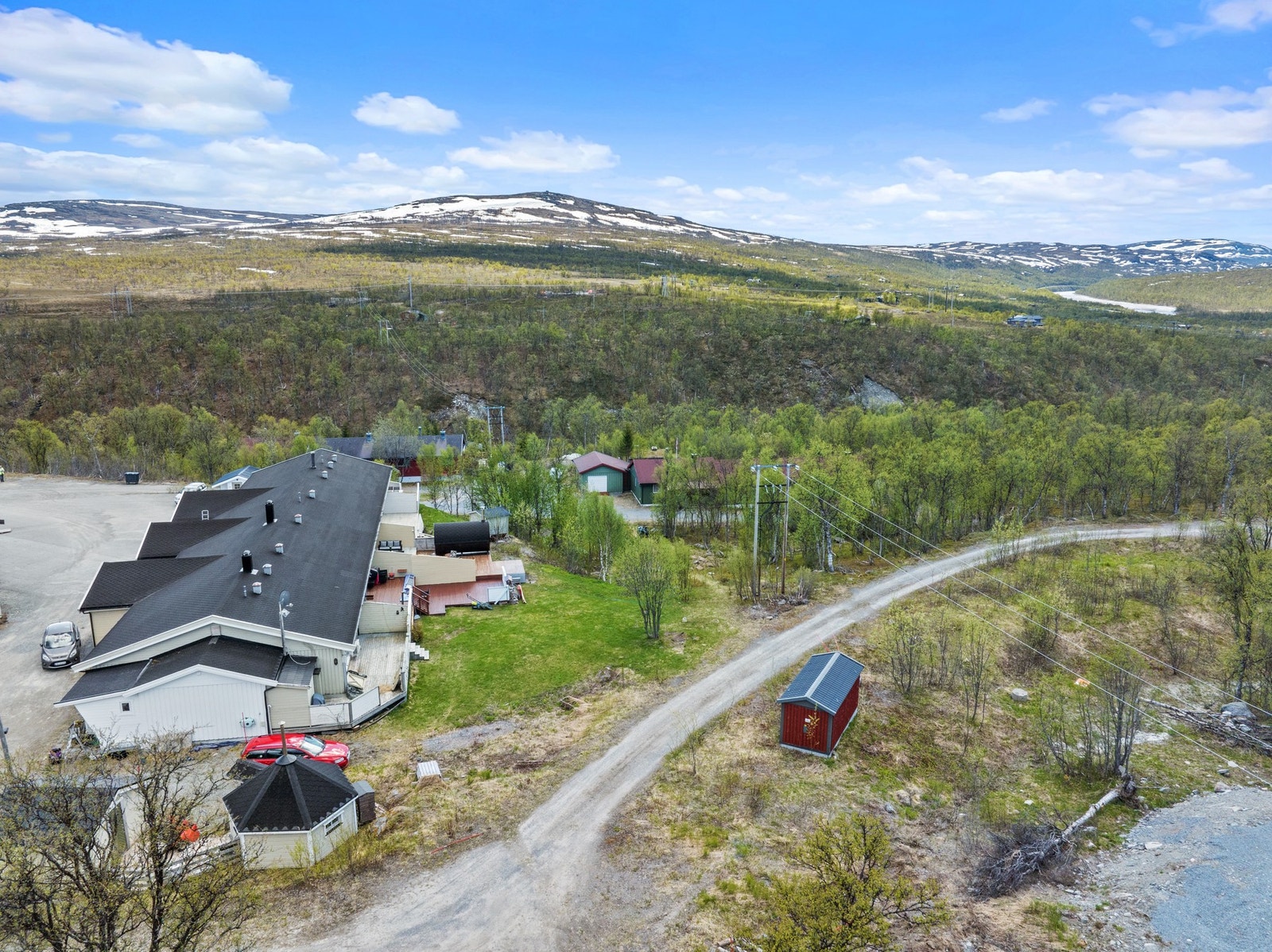 Skaidi busstopp ligger også kun 8 minutter unna, med forbindelser til blant annet Hammerfest og Alta. Galleribilde