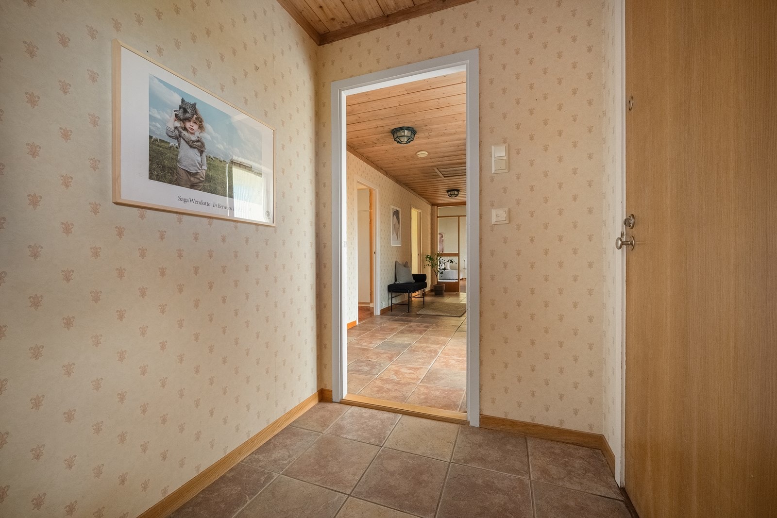 Gjennomgående finérdører inn til de ulike rommene. Galleribilde