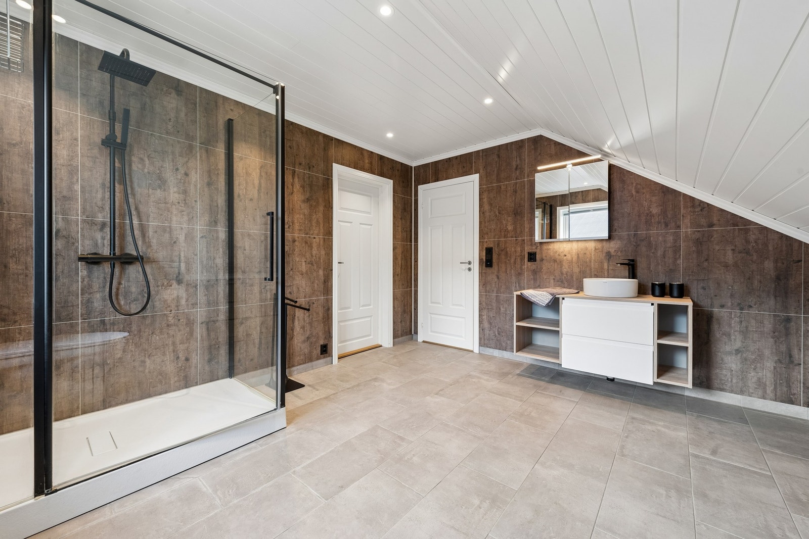 Badet har varmekabler Galleribilde