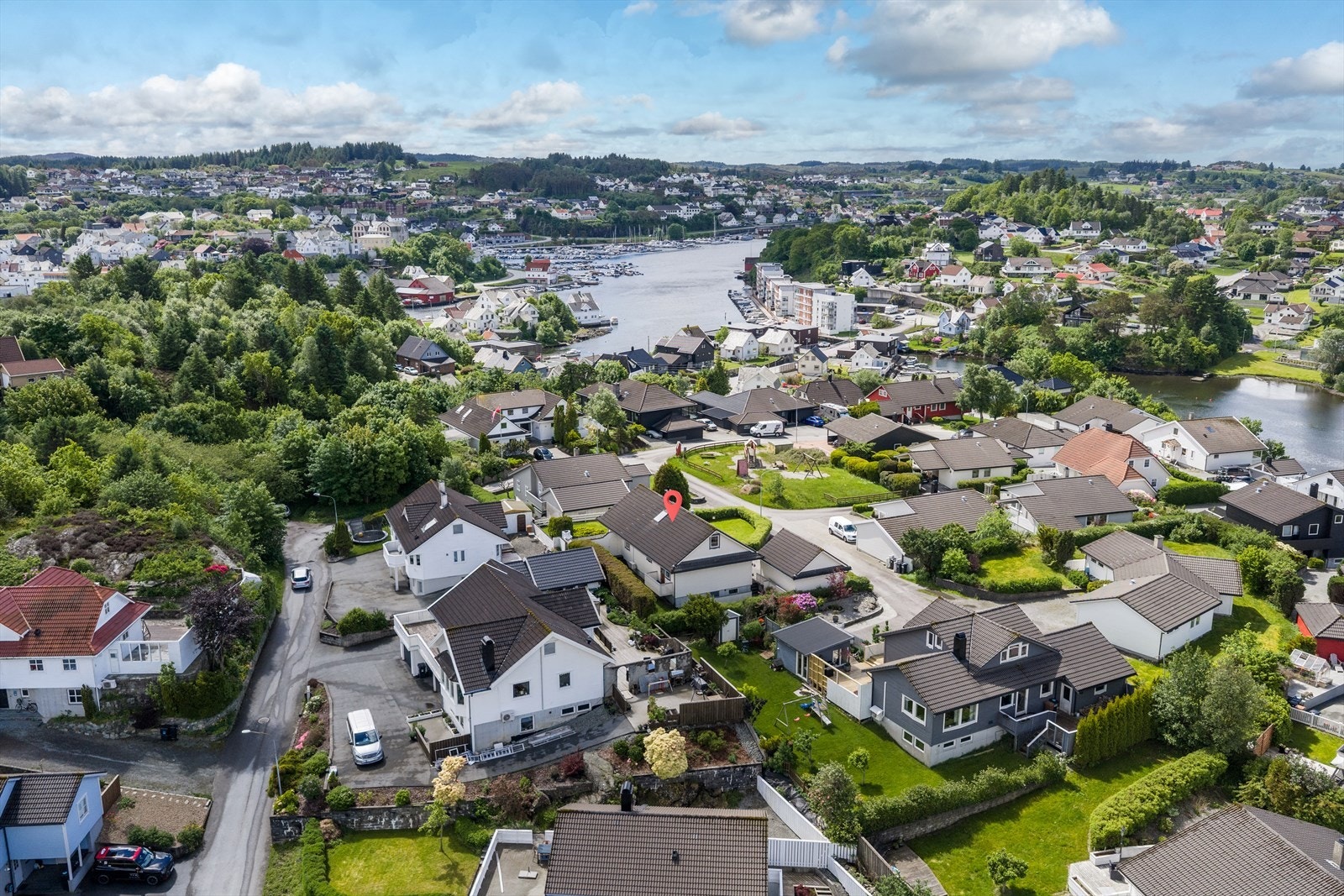 Beliggende på etablert boligfelt. Galleribilde