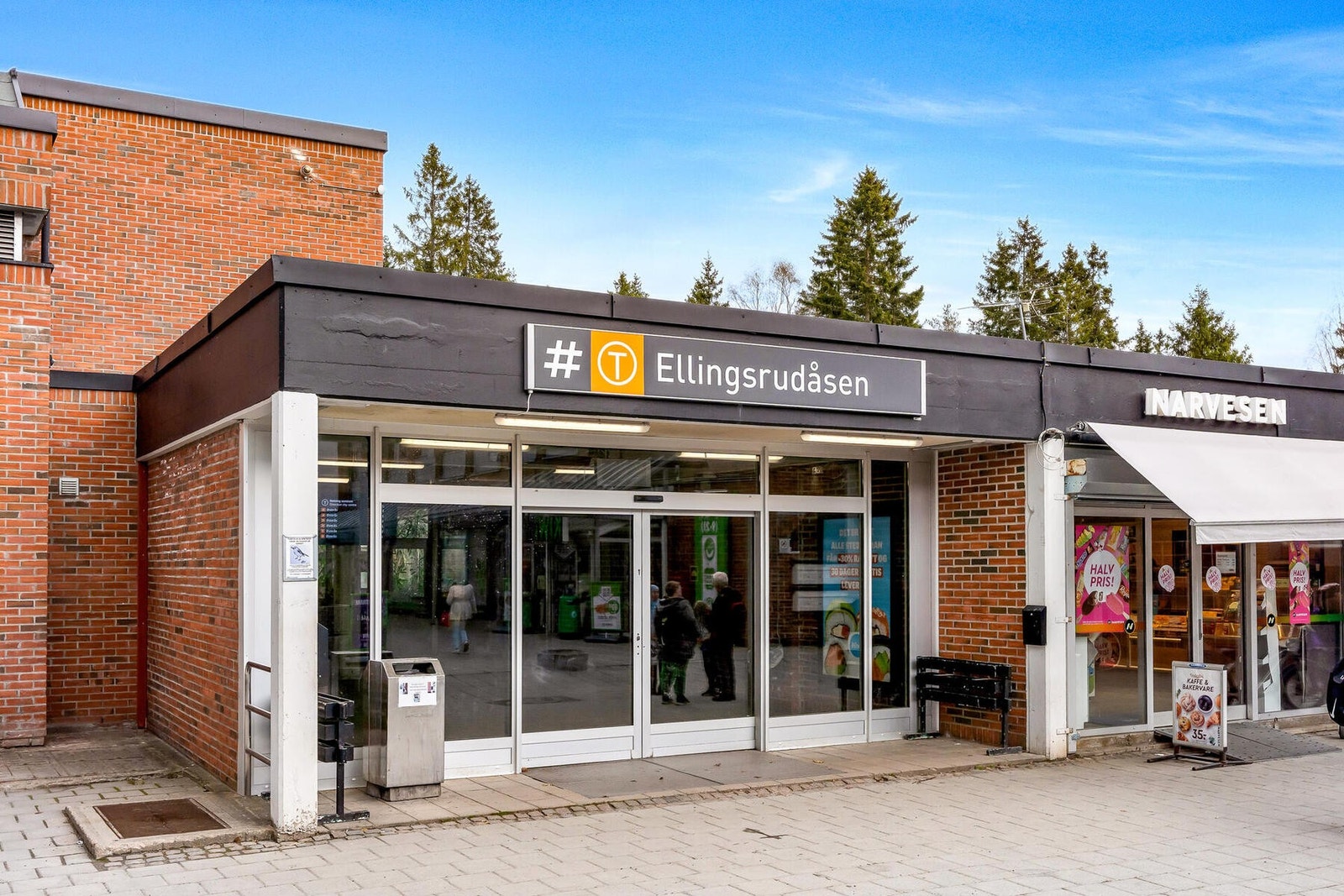 Ellingsrudåsen T-banestasjon ligger kun ca. 7 minutters gange fra boligen. Galleribilde