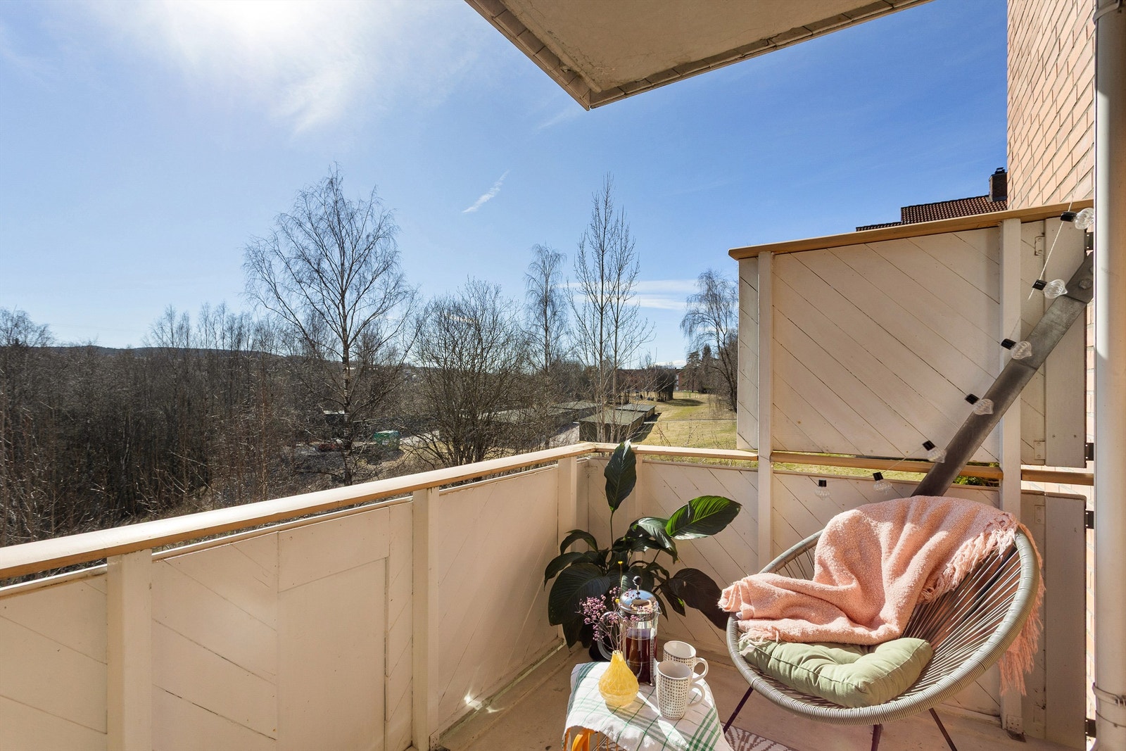 En gjennomgående og romslig 4-roms leilighet i et rolig og barnevennlig borettslag. Galleribilde