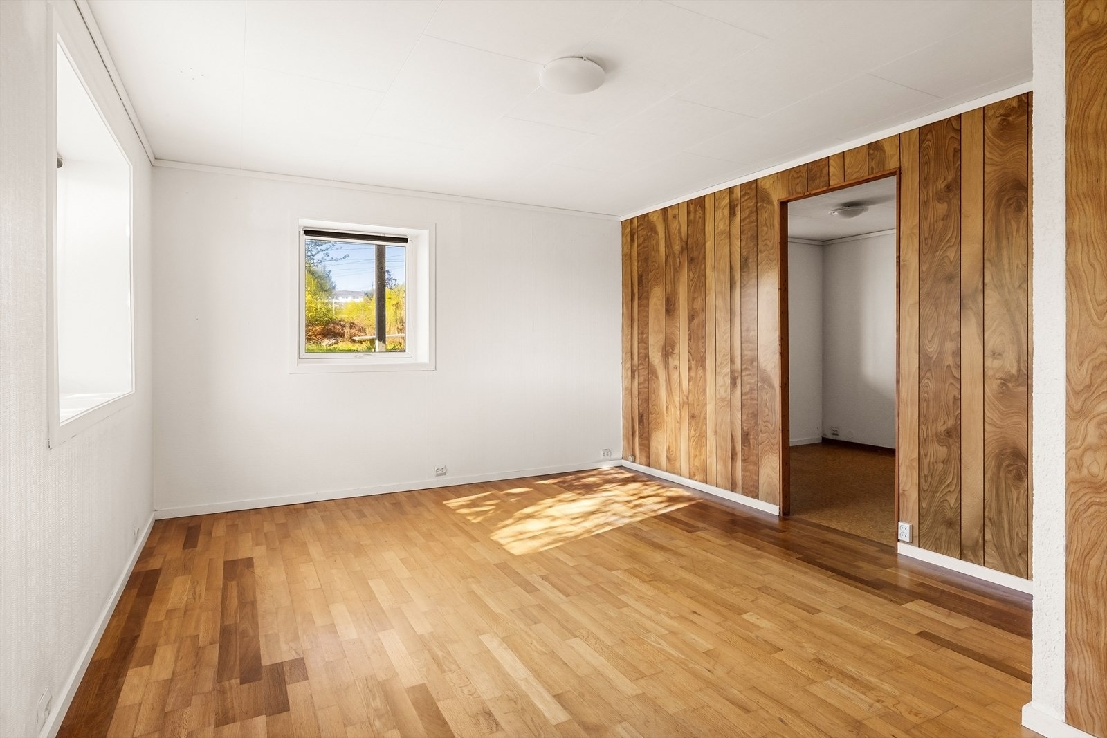 Underetasjens stue måler 17,3m² Galleribilde