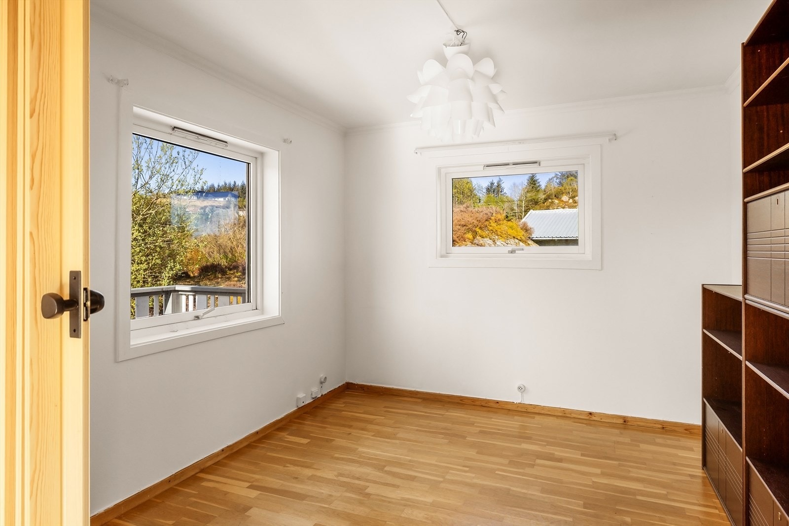 Boligen har totalt 7 soverom. Det første måler 8,8m² Galleribilde