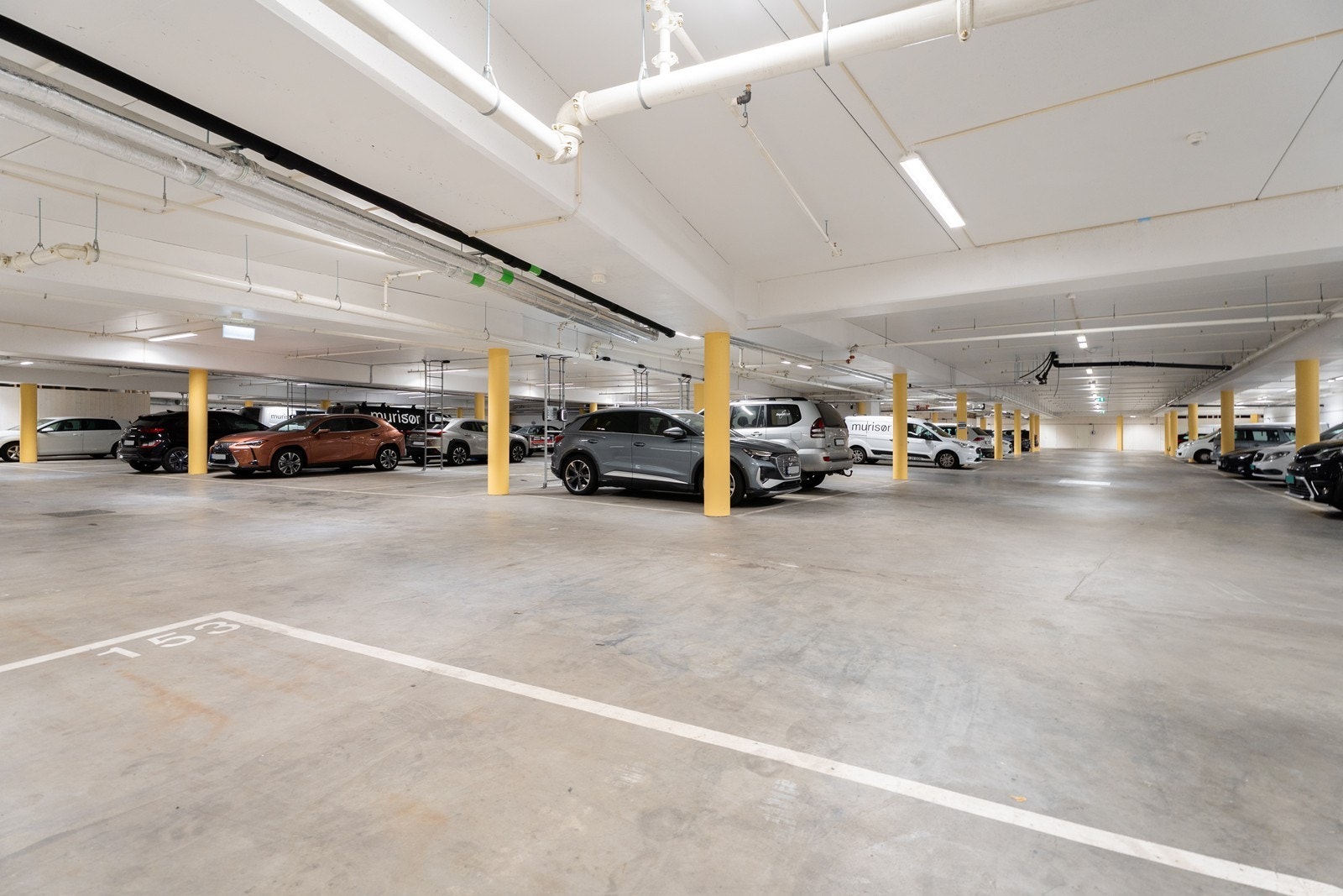 Parkeringskjeller. Det medfølger ikke plass, men det er muligheter for kjøp/leie Galleribilde