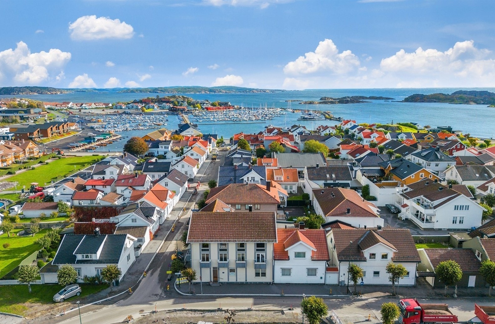 Her bor du midt i hjertet av Stavern, med alt sommerbyen kan tilby rett utenfor døren. Galleribilde
