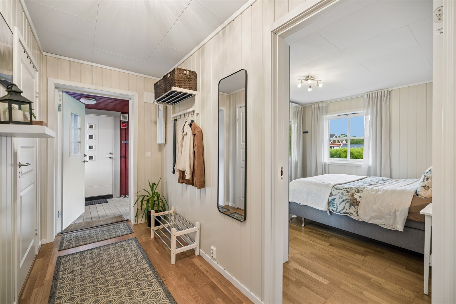 Fra gangen har du adkomst til alle boligens rom på ett plan. Galleribilde