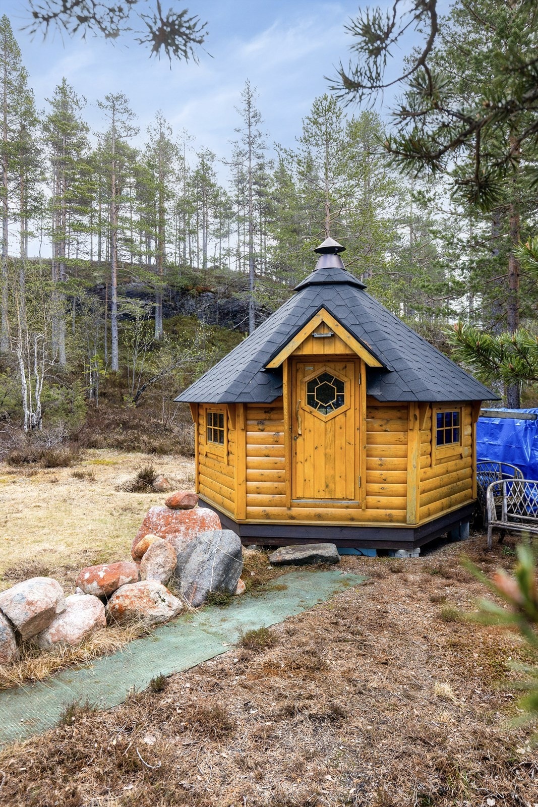 På tomten står en grillhytte, et hyggelig samlingspunkt. Galleribilde