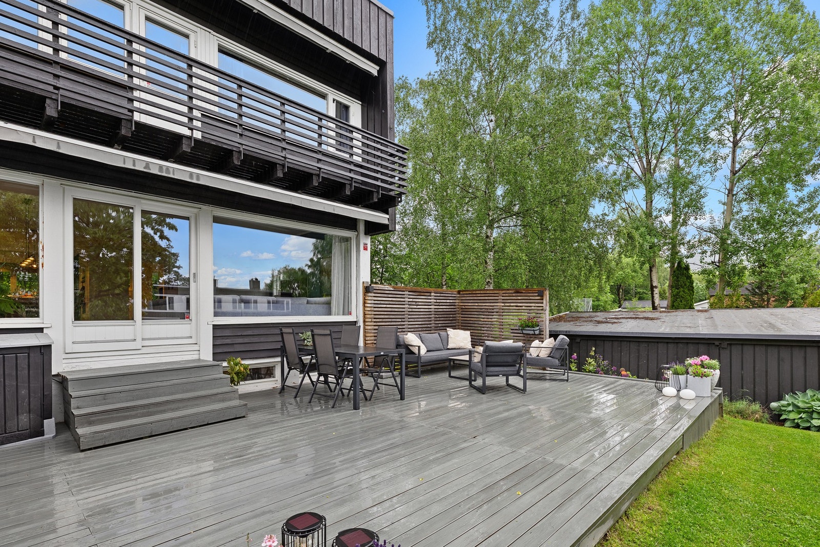 Utgang fra stuen til stor terrasse. ca 53 kvm Galleribilde