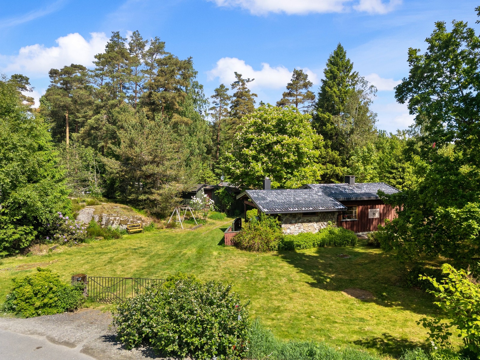 Hyggelig hytte på 66 kvm med to uthus Galleribilde