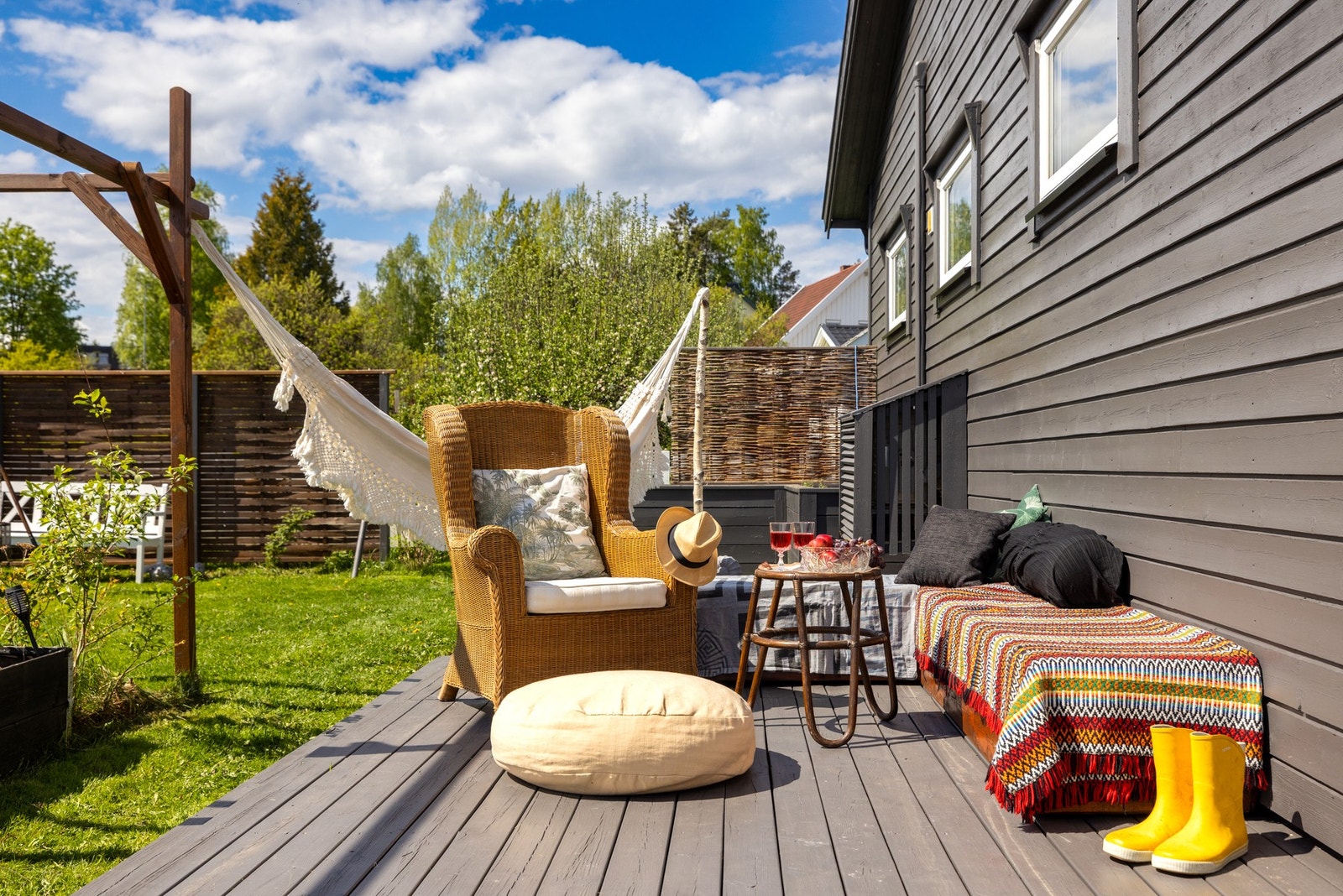 Rundt boligen har du flere ulike soner for ro og hygge. Galleribilde