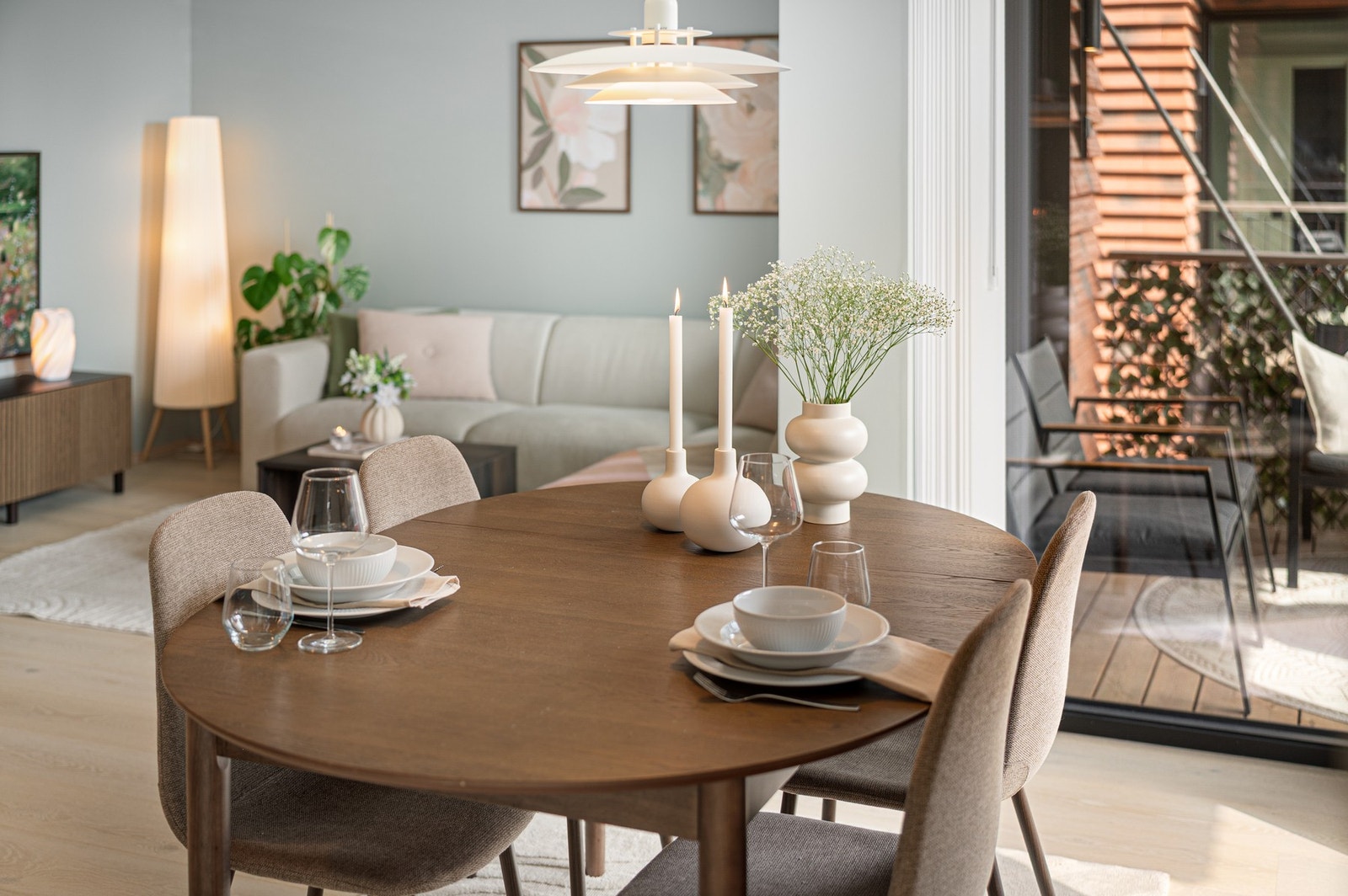 Her har du god plass til å samle venner og familie til et hyggelig måltid. Galleribilde
