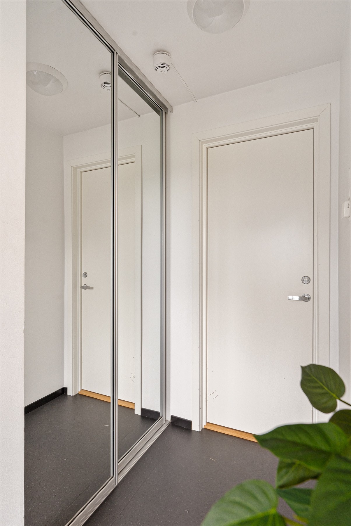 Entréen er oppmålt til 2,2 kvm. Galleribilde
