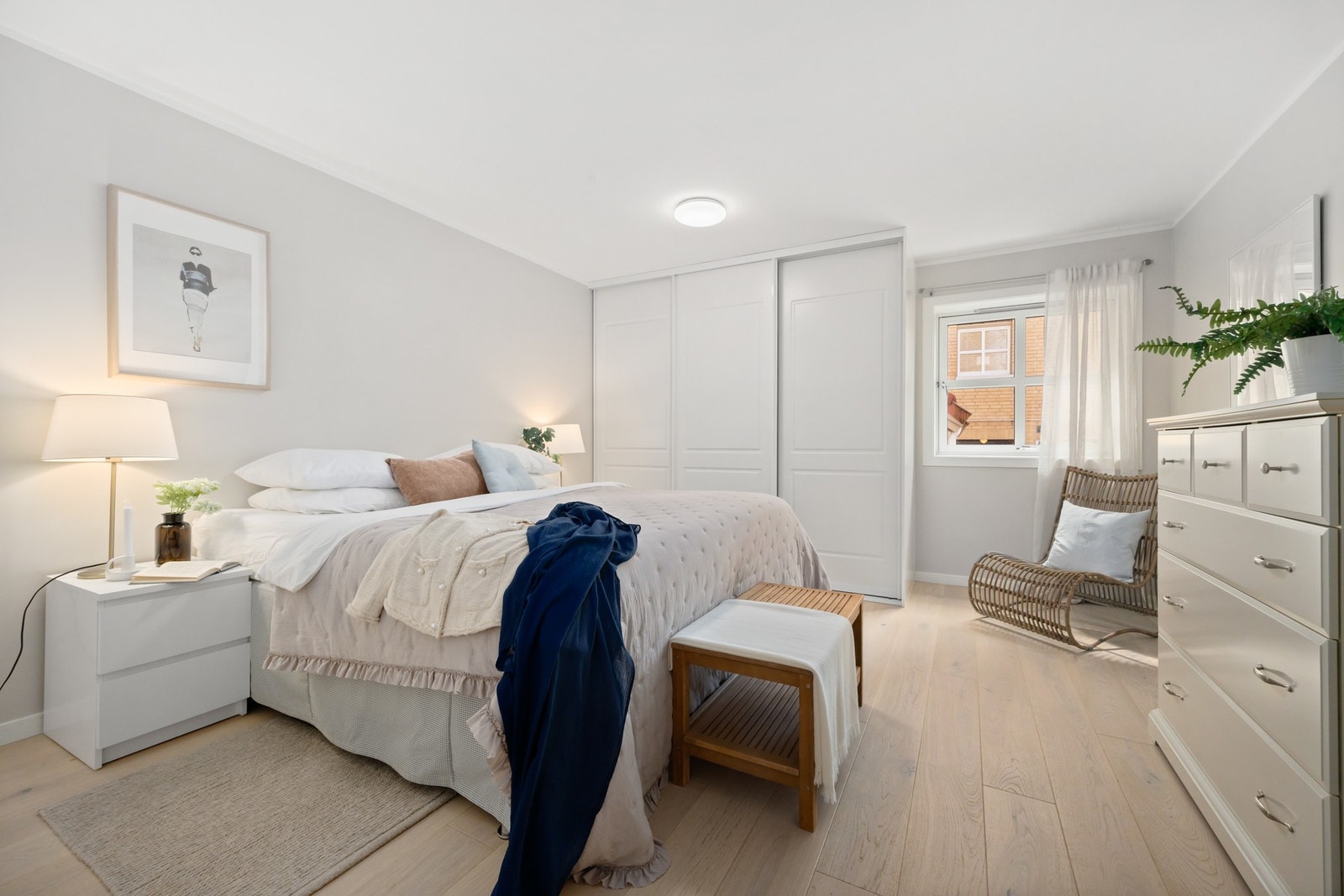 Hovedsoverommet er lyst, rolig og innbydende. Galleribilde
