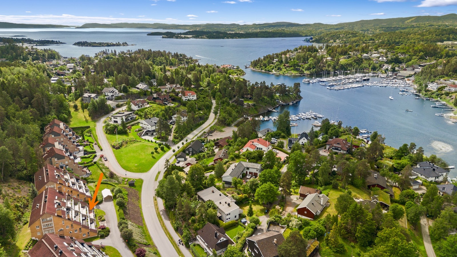 Attraktiv beliggenhet på Nesøya med kort vei til sjøen, båthavn, rekreasjonsområder og flotte turmuligheter. Galleribilde