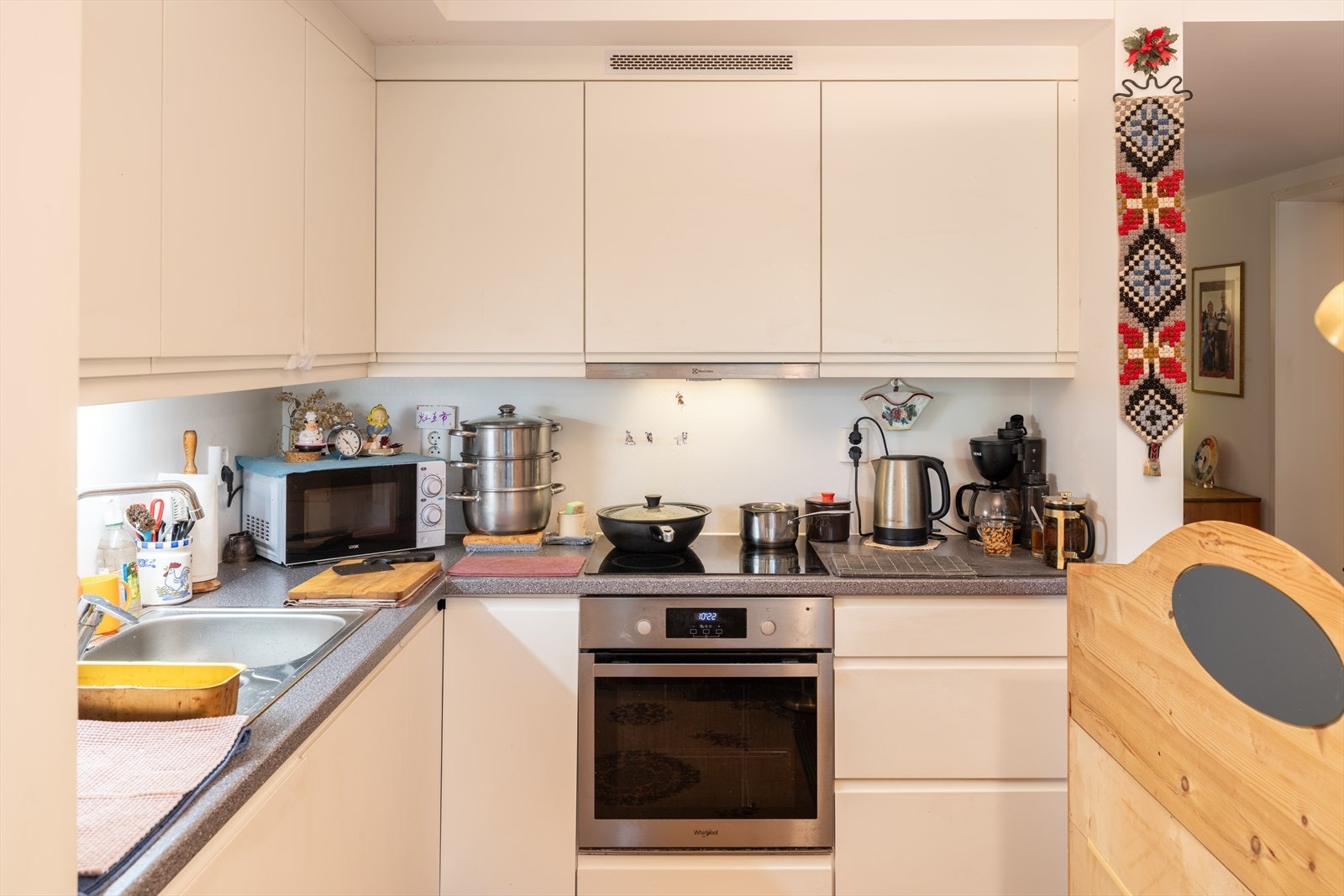 Ellers byr leiligheten på moderne kvaliteter som balansert ventilasjon, heis og oppvarming ved fjernvarme. Galleribilde