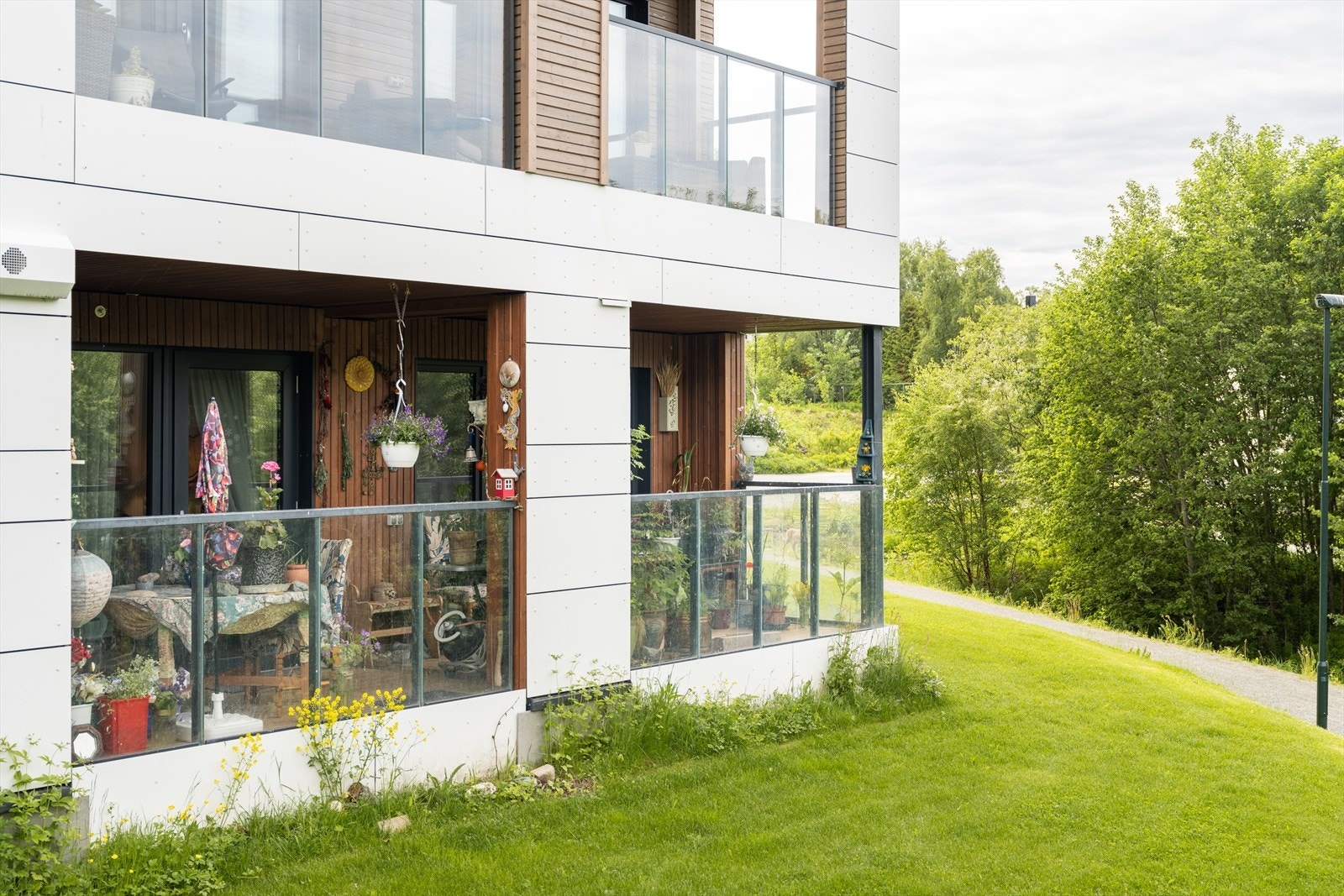 Fra stueområdet har du direkte adkomst til en privat og skjermet balkong på 15m². Galleribilde