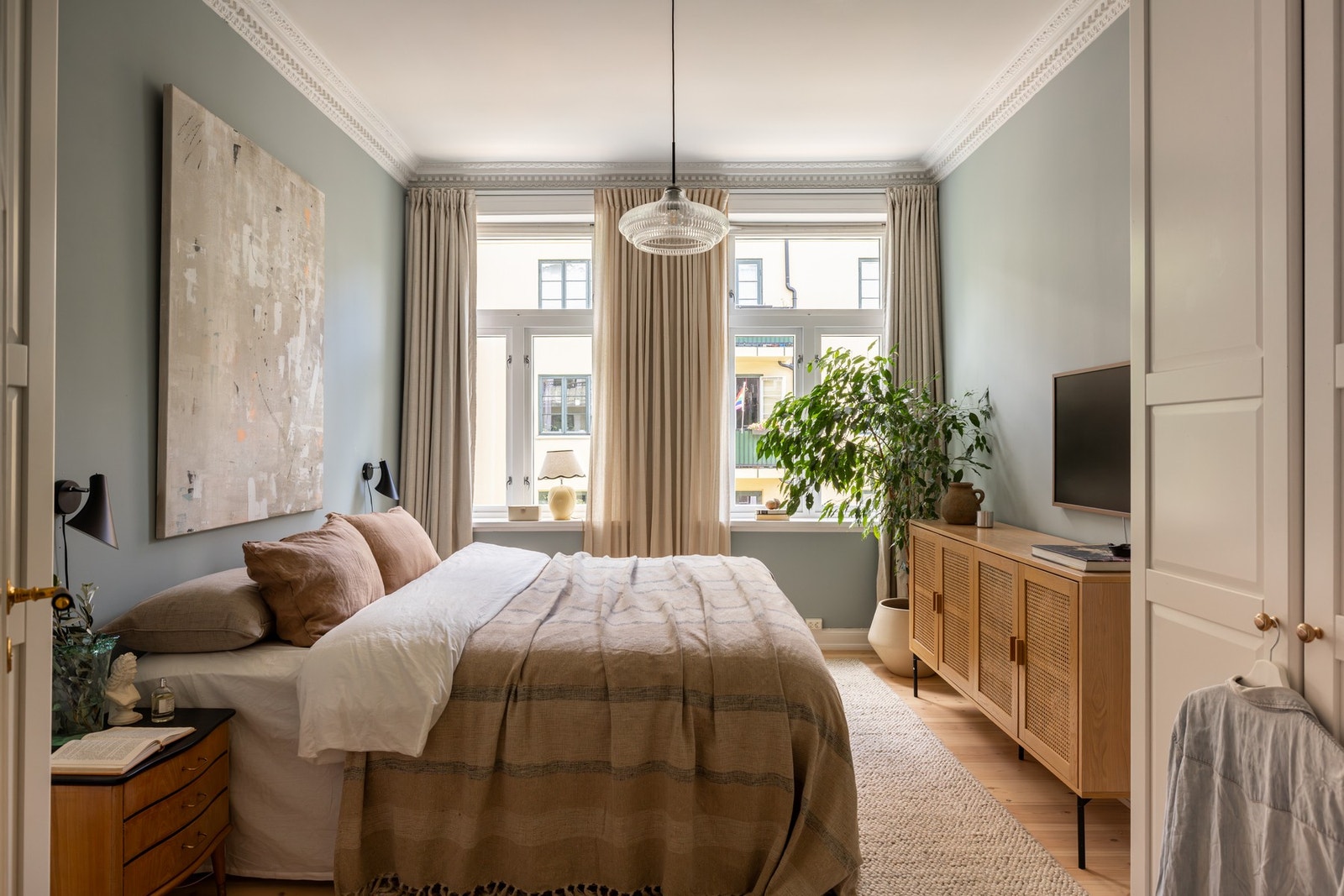 Leiligheten har tre gode soverom med gode møbleringsmuligheter og et behagelig lysinnslipp Galleribilde