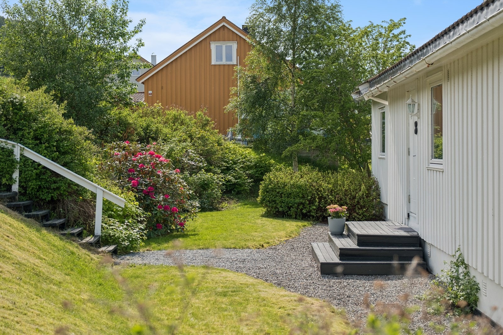 Koselig inngangsparti til det som kan bli ditt nye hjem. Galleribilde