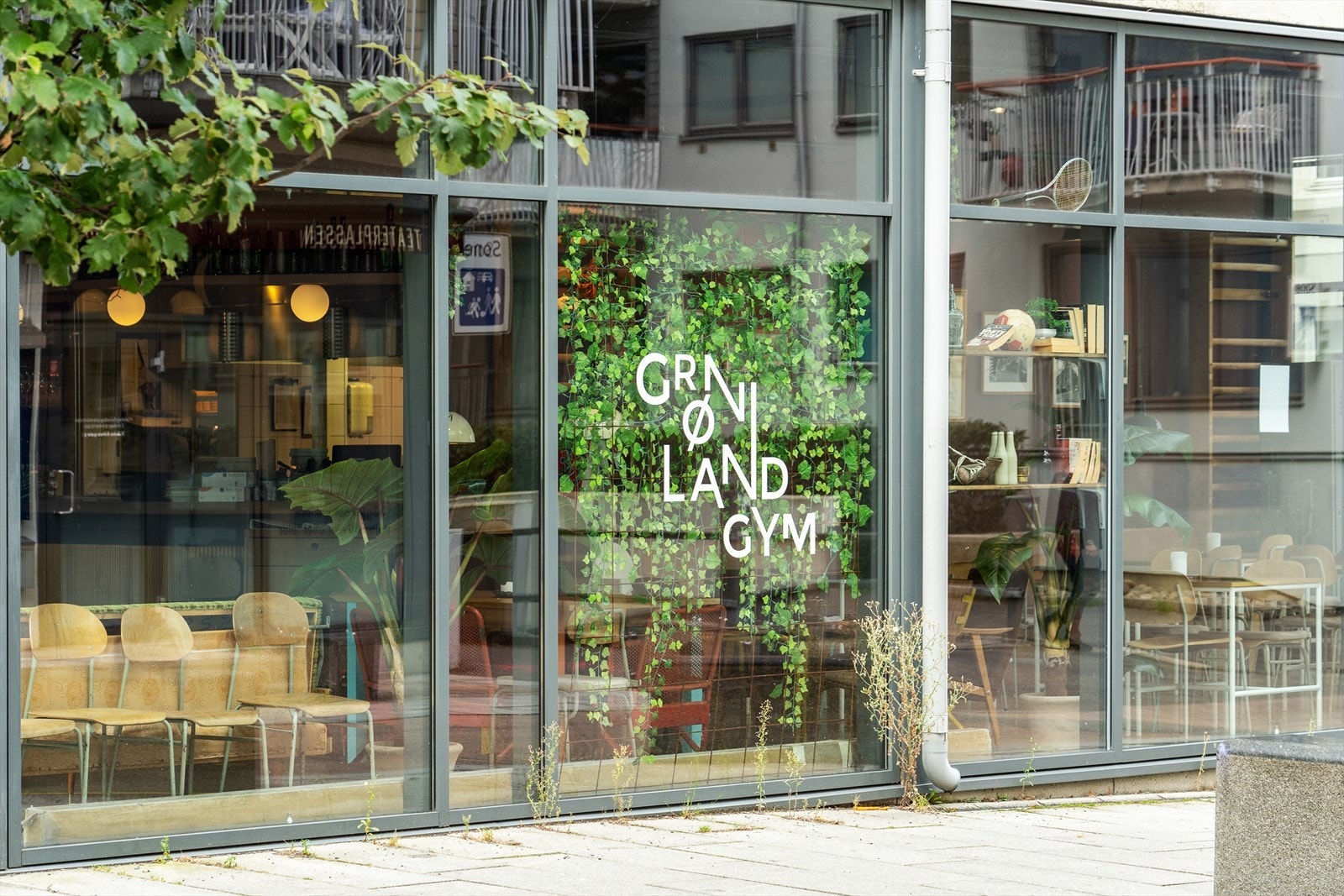 I nærområdet finnes et godt utvalg av populære og hyggelige spisesteder og barer, deriblant Grønland Gym Galleribilde