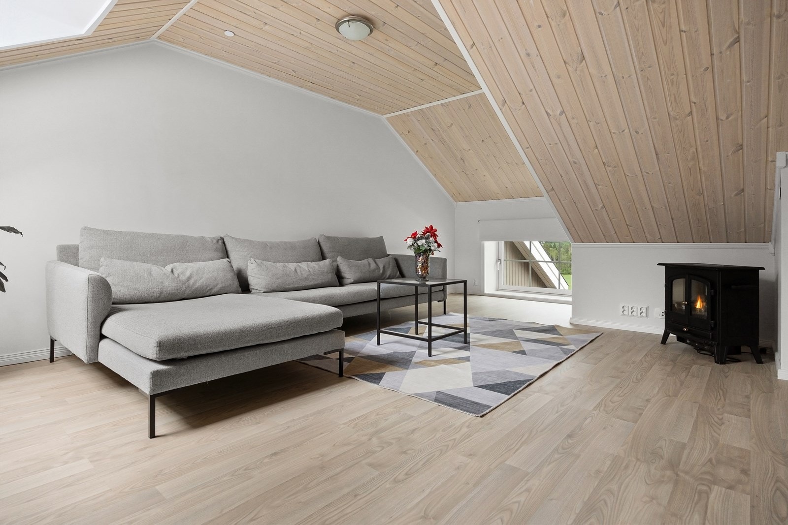 Familievennlig planløsning med loftstue. Galleribilde