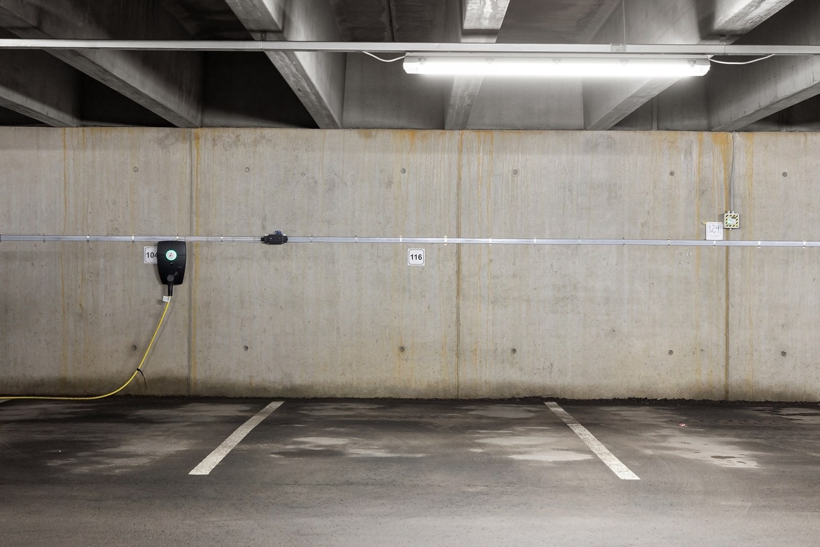 Det medfølger bruksrett til en parkeringsplass i felles garasjeanlegg. Galleribilde