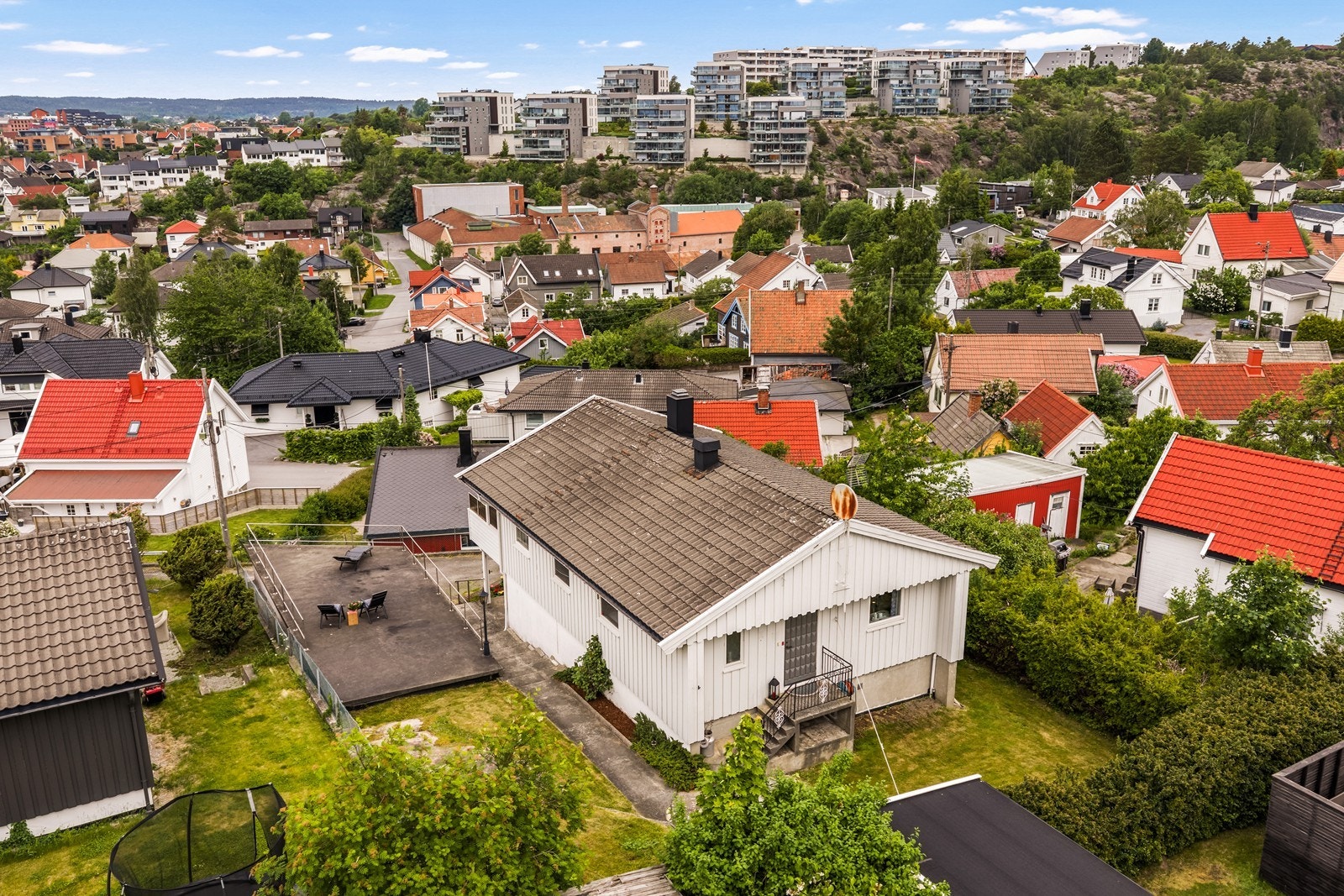 Eiendommen ligger i et etablert boligområde. Galleribilde