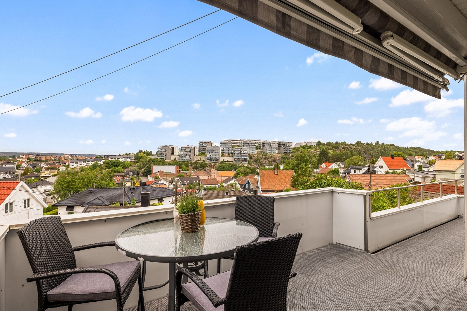 Fra terrassen er det svært god utsikt over Fredrikstad sentrum Galleribilde
