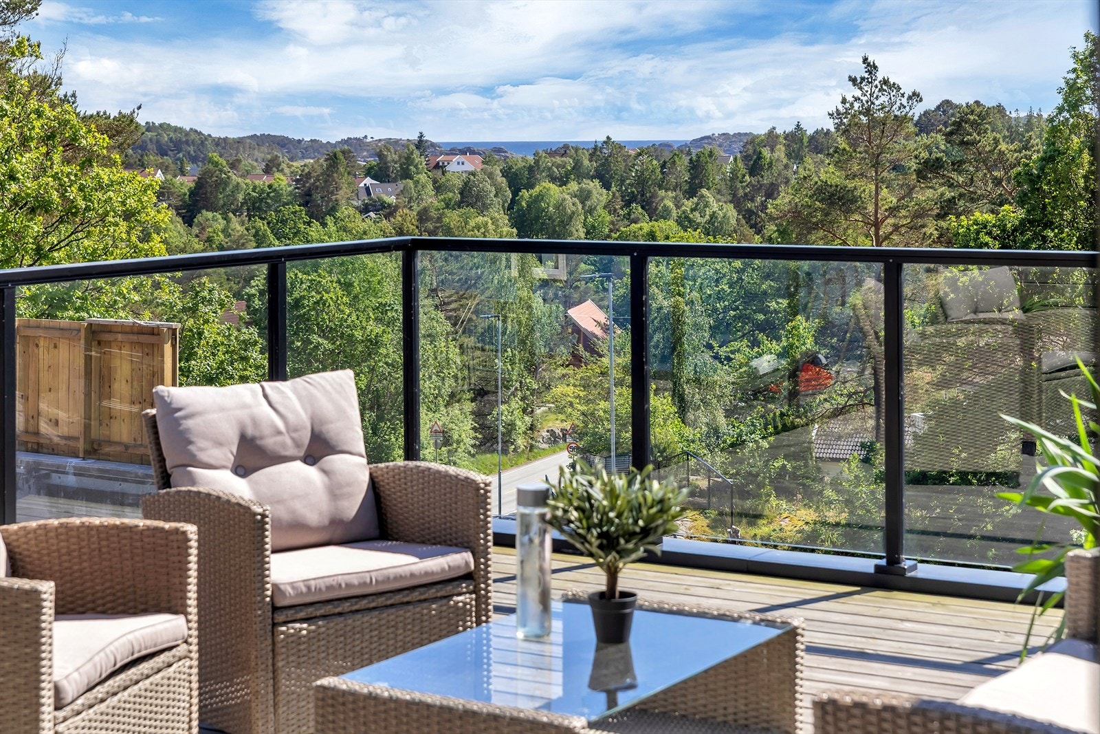 Verandaen gir gode muligheter for både avslapning og sosiale sammenkomster. Galleribilde