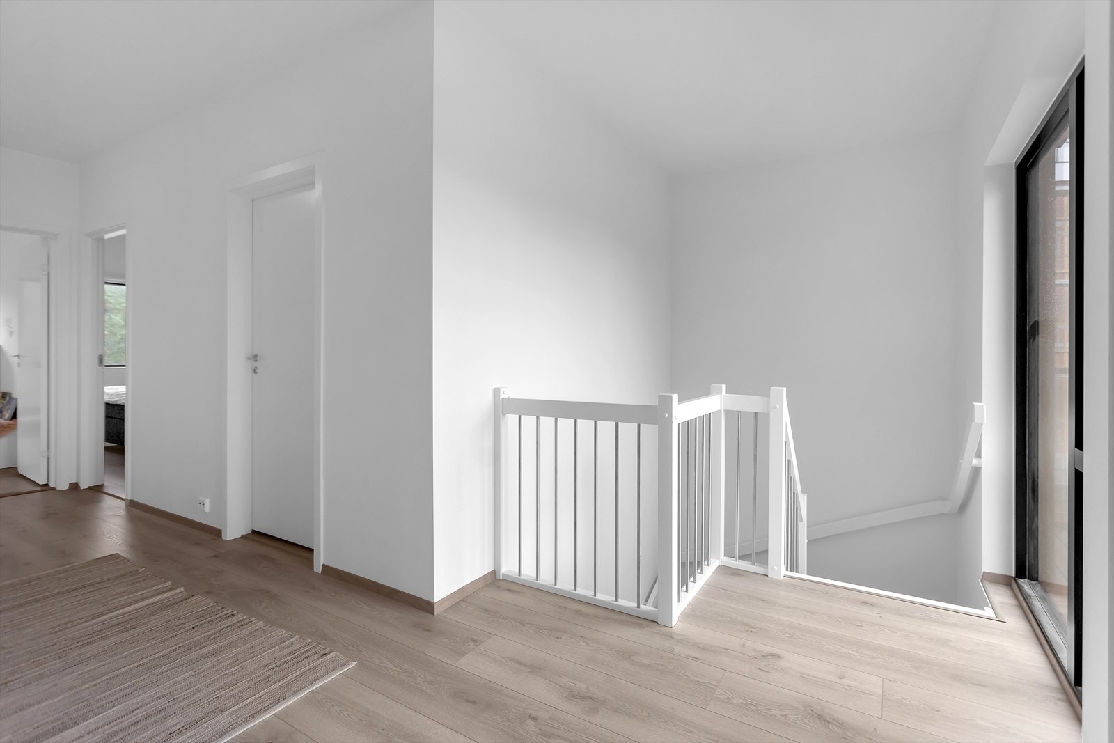 Fra loftsgangen har du direkte utgang til en flott uteplass. Galleribilde
