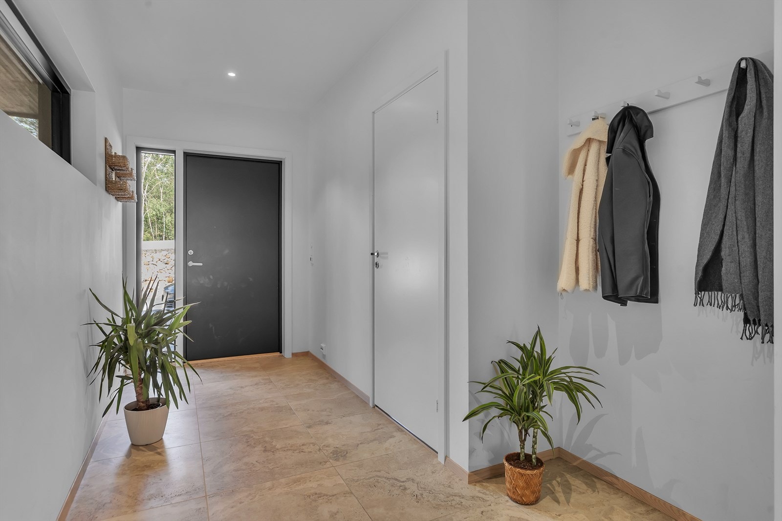 Innbydende entré som setter standarden for resten av boligen og gir et svært godt førsteinntrykk. Galleribilde