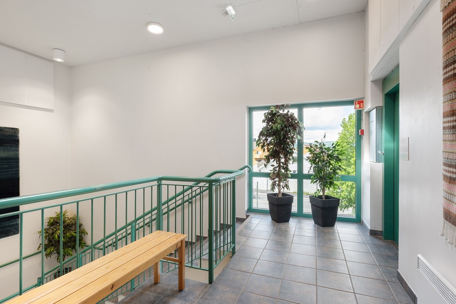 Adkomst til leiligheten via trapp eller heis. Galleribilde