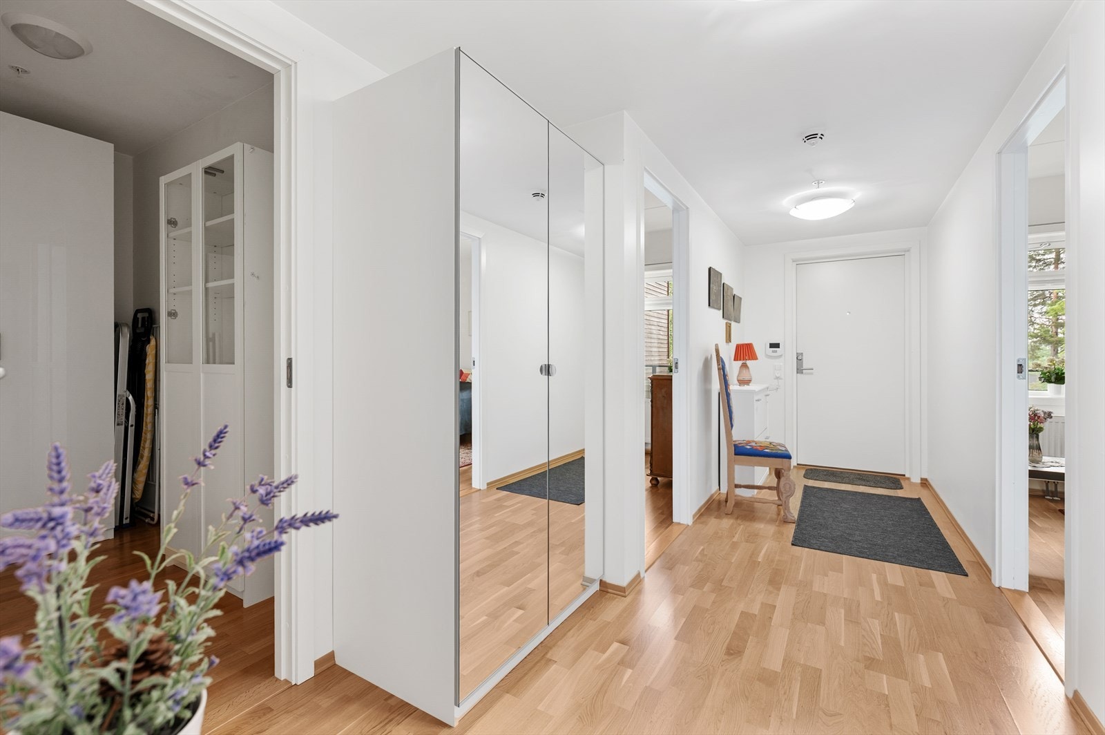 Gang med adkomst til innvendig bod. Galleribilde