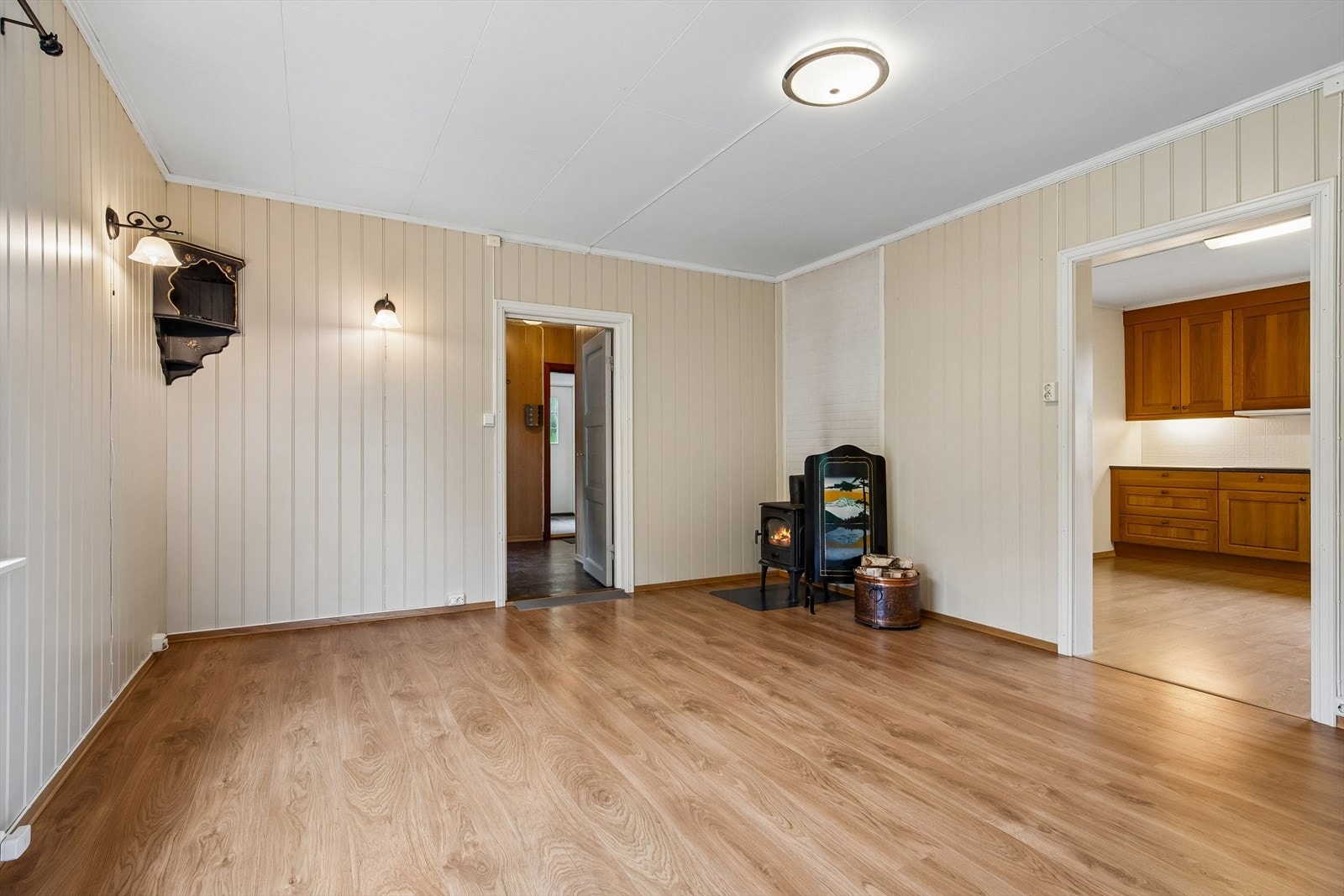 Spisestuen ligger i tilknytning til både stue og kjøkken, og har plass til en hyggelig spiseplass. Galleribilde