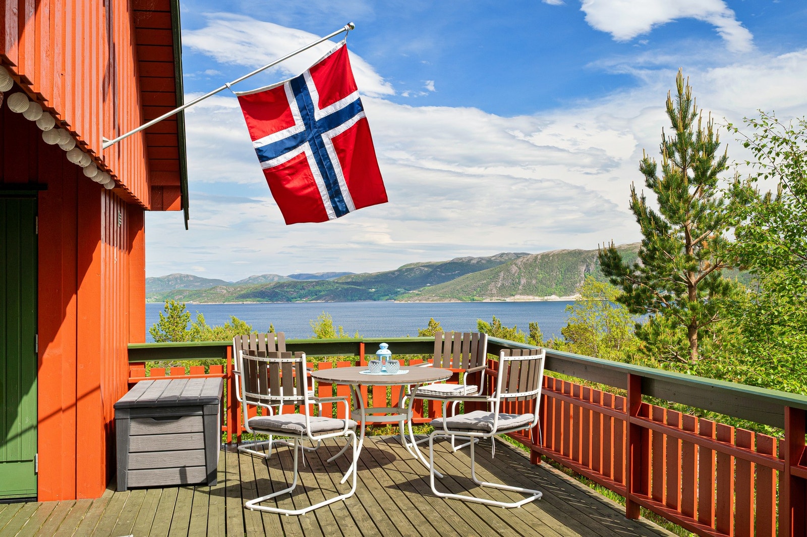 Nydelig sjøutsikt fra terrassen. Galleribilde