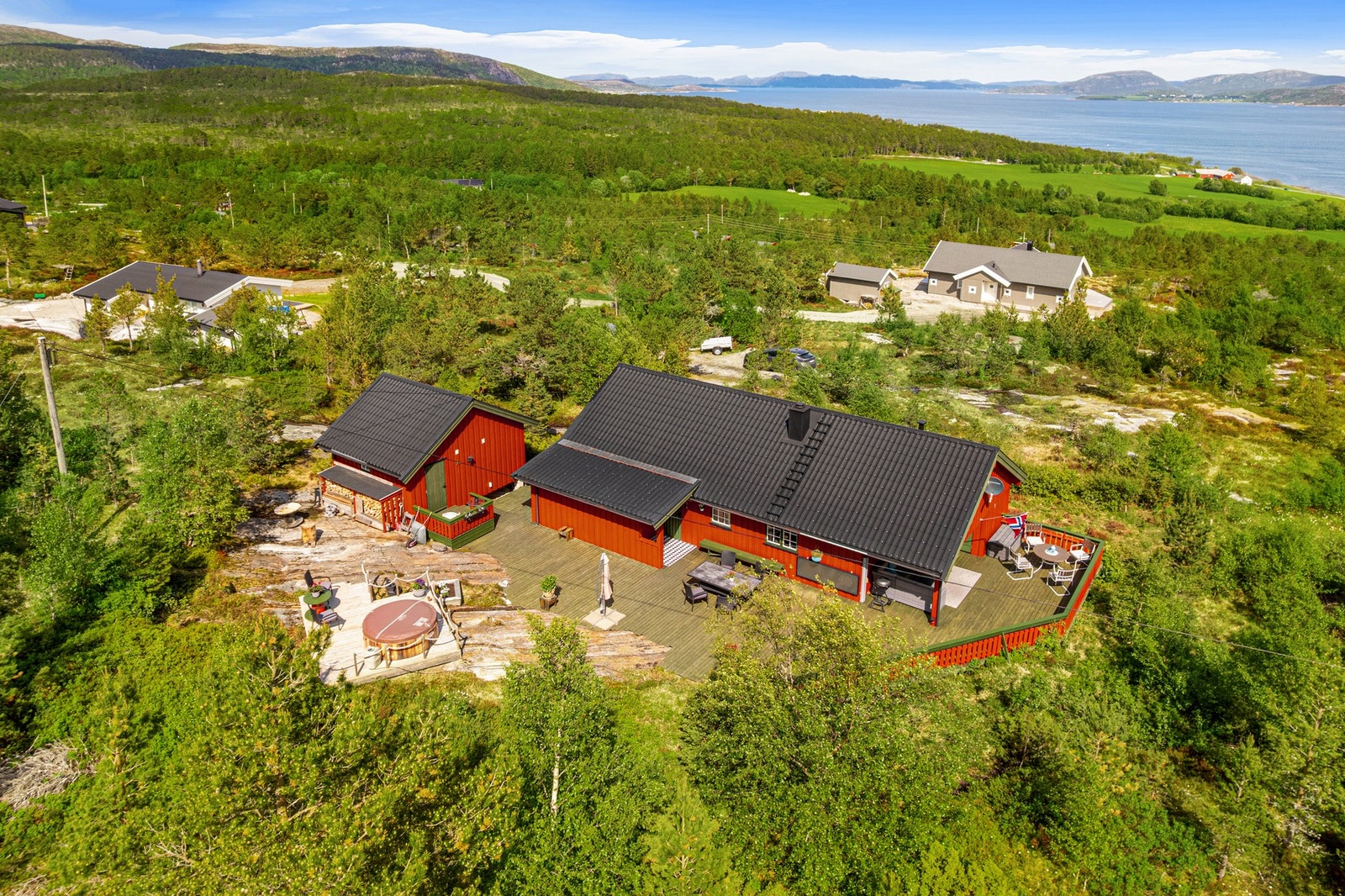På vinterhalvåret blir det dannet oppkjørte skiløyper i Lensvik \/Øyangen. Galleribilde