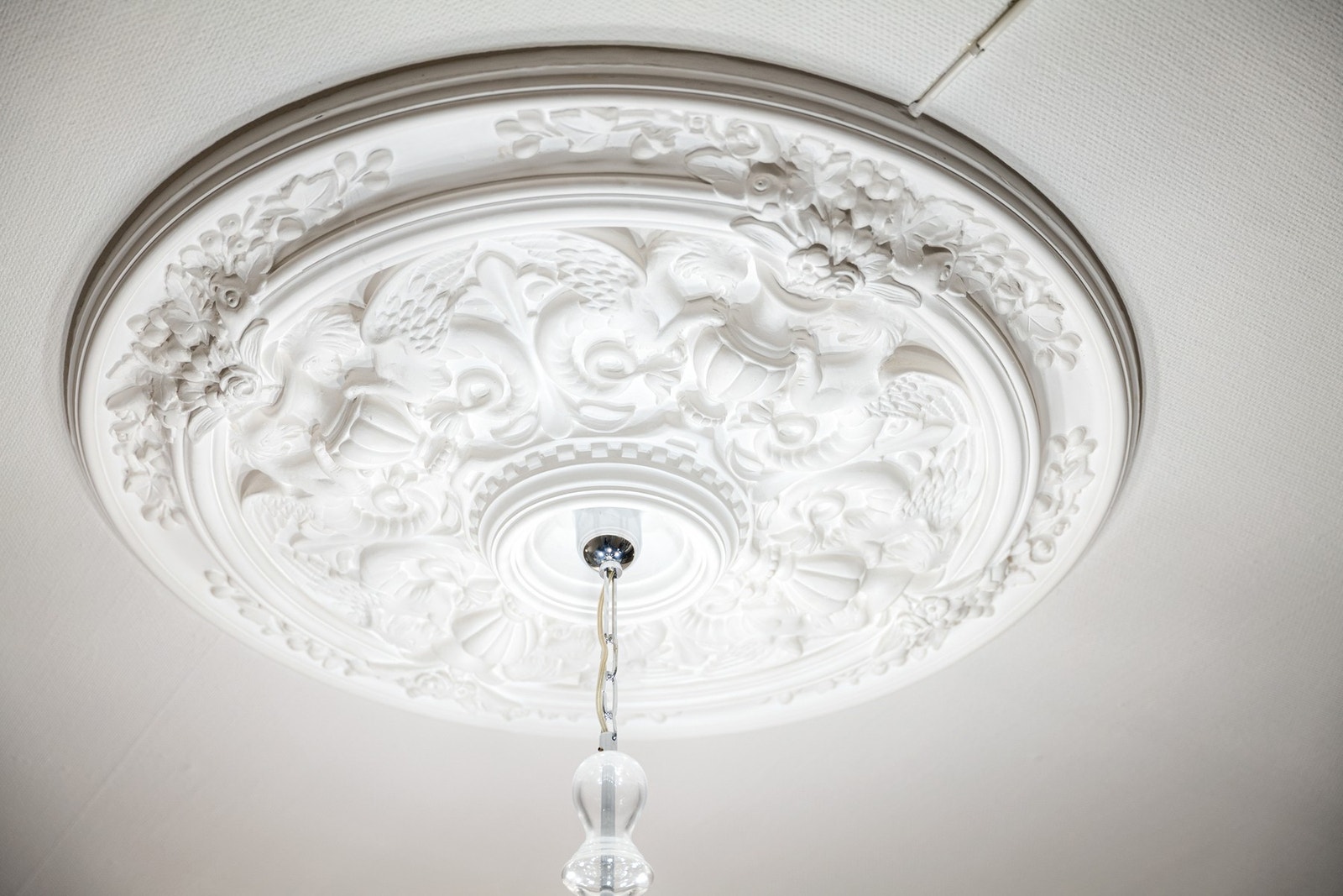 Klassiske, flotte detaljer er gjennomgående i hele leiligheten. Galleribilde