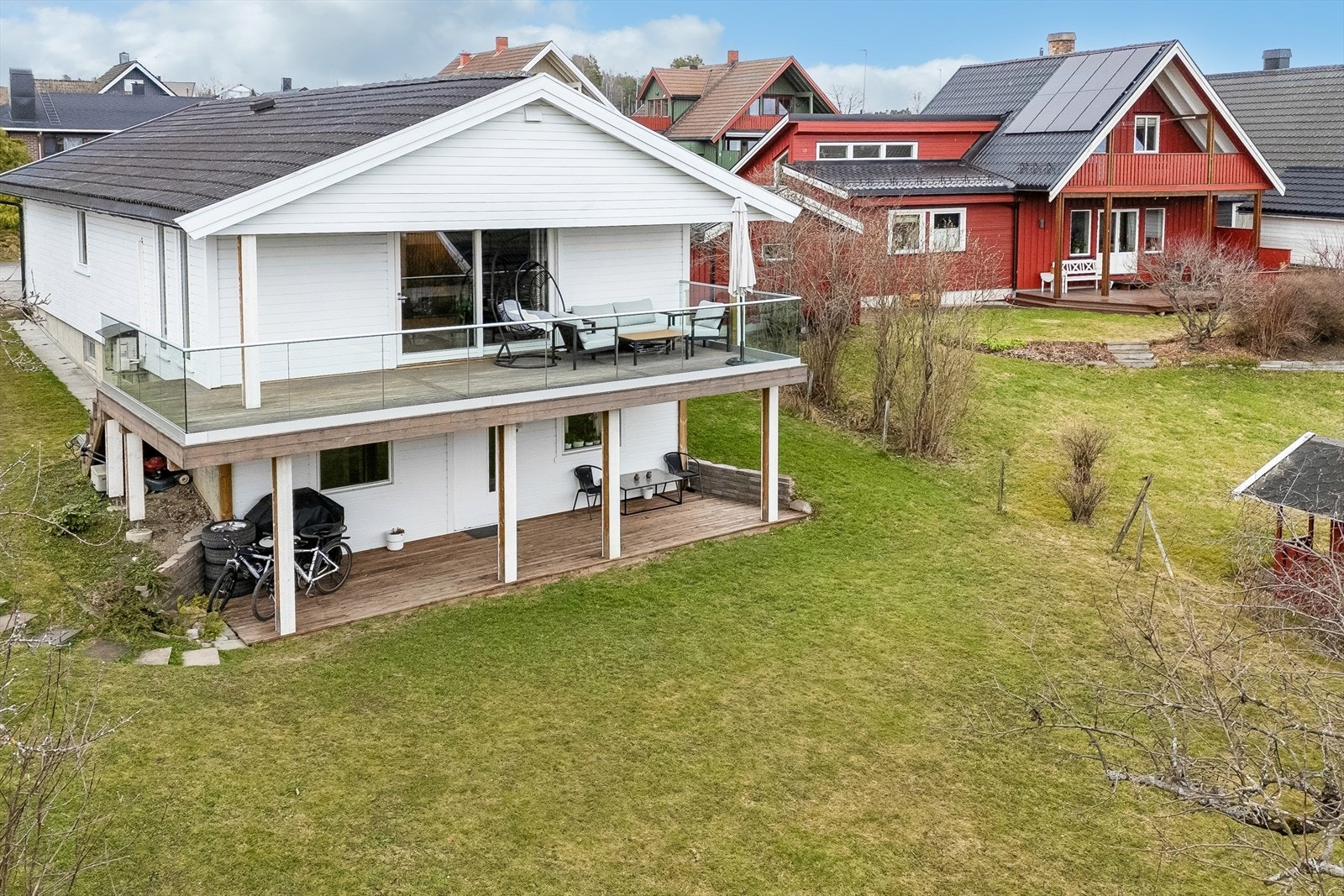 Svakt skrånende tomt med gode solforhold. Galleribilde