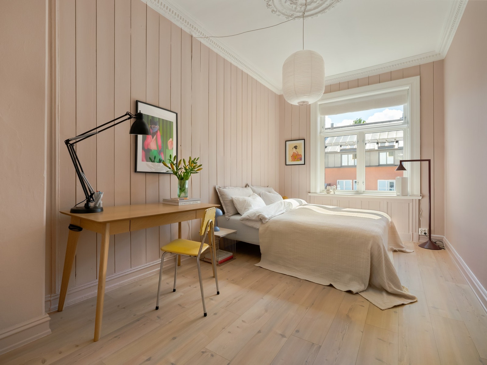 Vi hopper videre inn til boligens soverom. Og bare se på den størrelsen! Galleribilde